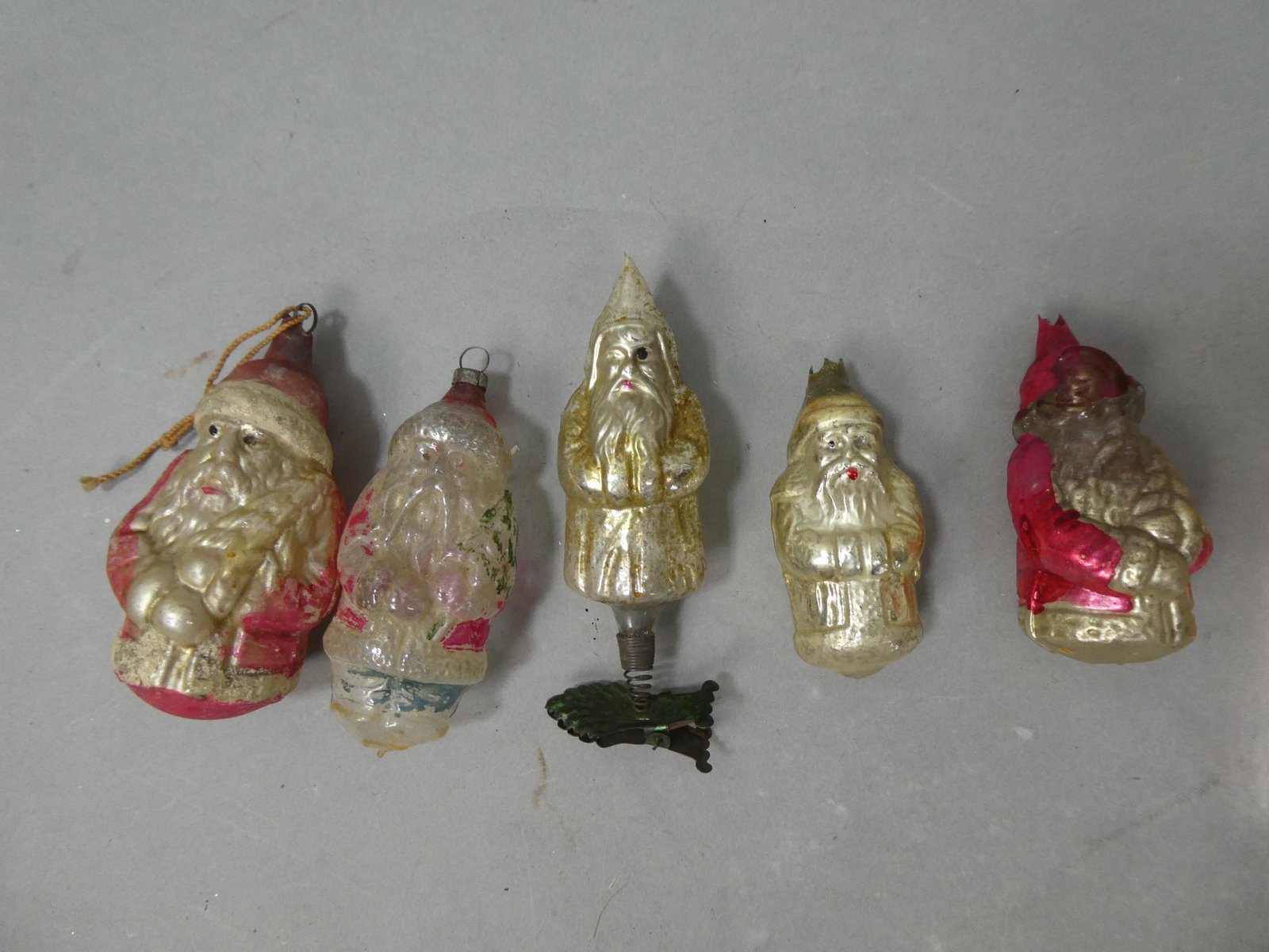 Lot 5 Antique Mercury Glass Christmas Tree Ornaments Santa Claus: Lot 5 Antique Mercury Glass Christmas Tree Ornaments Santa Claus. Condition:As found, one Santa is damaged Shipping:We offer in-house shipping. Item(s) will be packed after invoice is paid and shippin