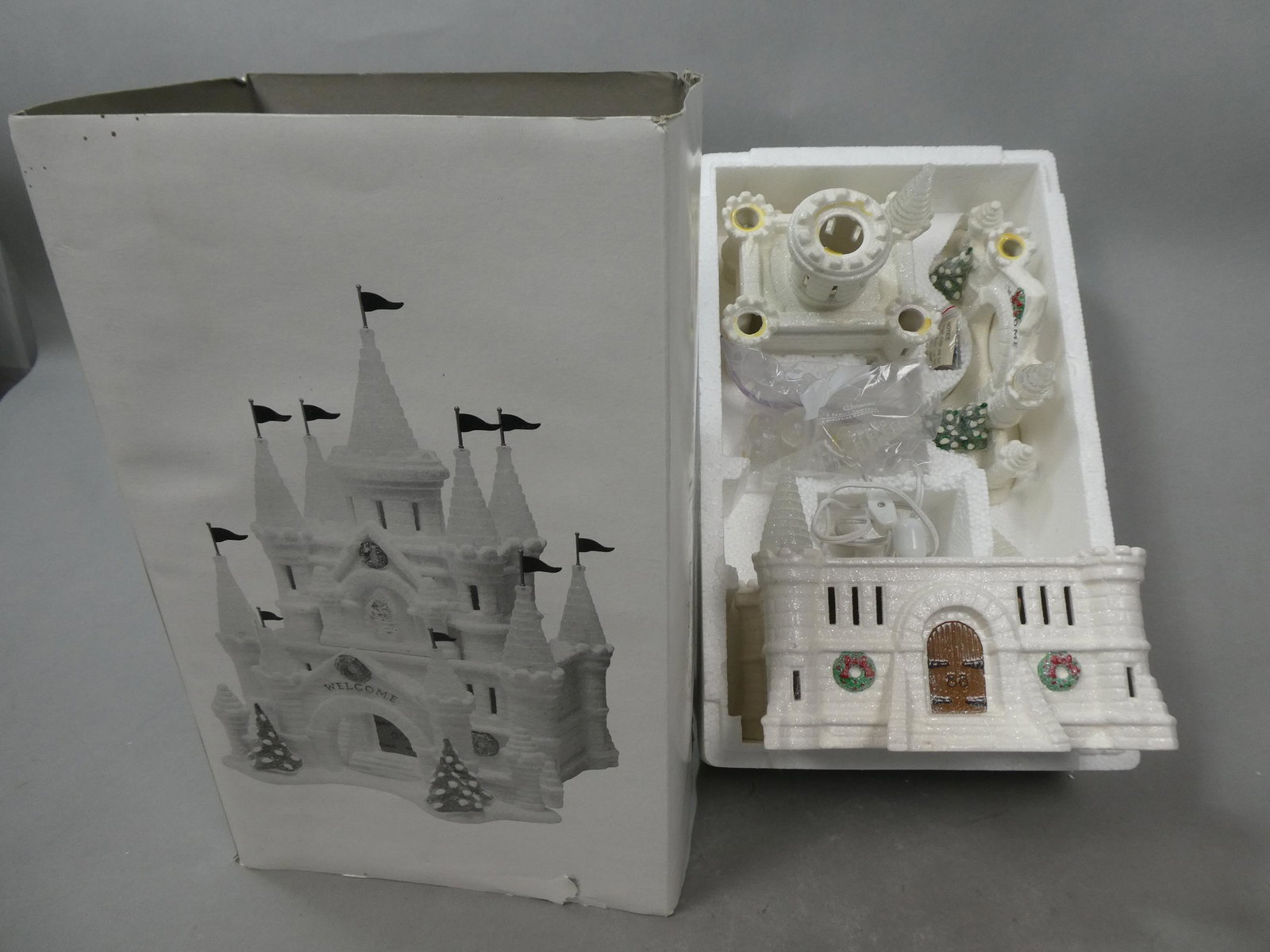 Department 56 Snow Village 1995 Snow Carnival Ice Palace in Box: Department 56 Snow Village 1995 Snow Carnival Ice Palace in Box. Condition:Used, good with no problems Shipping:We offer in-house shipping. Item(s) will be packed after invoice is paid and shipping ch