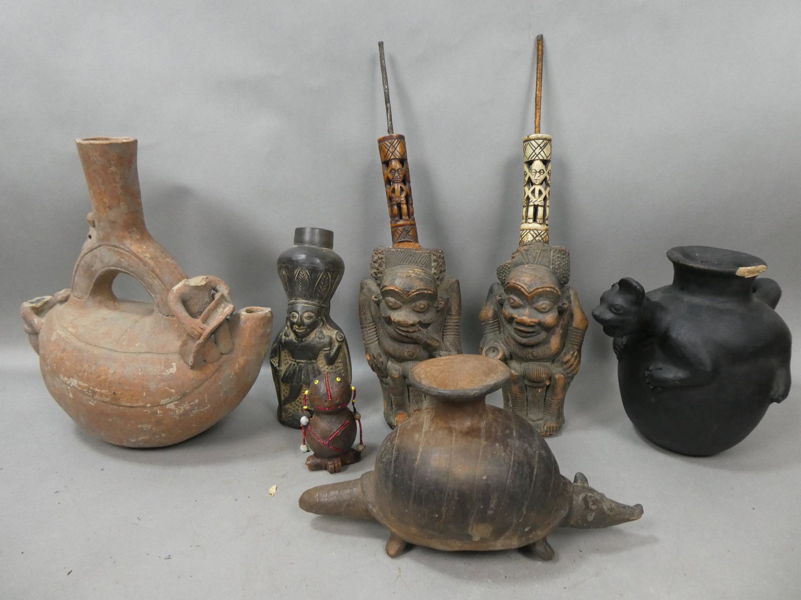 Lot 7 Old South & Central American Clay Pottery Figurine & Vessels: Lot 7 Old South & Central American Clay Pottery Figurine & Vessels. Condition:As found, every piece has broken and chipped pieces Shipping:We offer in-house shipping. Item(s) will be packed after invo