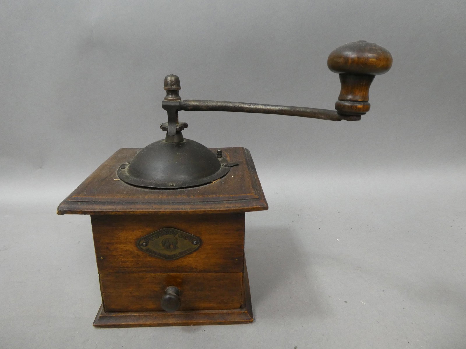 Antique Primitive Peugeot & Co Wood & Brass Coffee Grinder: Antique Primitive Peugeot & Co Wood & Brass Coffee Grinder. Measurements in inches: 8 high x 5 1/4 square Condition:Normal wear with age and use Shipping:We offer in-house shipping. Item(s) will be pa