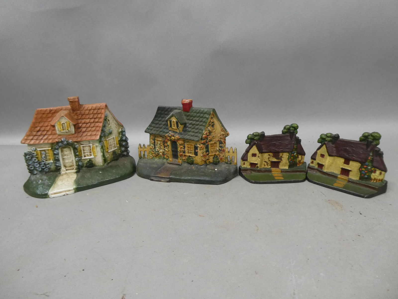 Lot Cast Iron Cape Cod Cottage House Door Stops & Bookends: Lot Cast Iron Cape Cod Cottage House Door Stops & Bookends, one late 1800's others are newer. Measurements in inches: 4 and 6 high Condition:Normal wear with age and use Shipping:We offer in-house shi