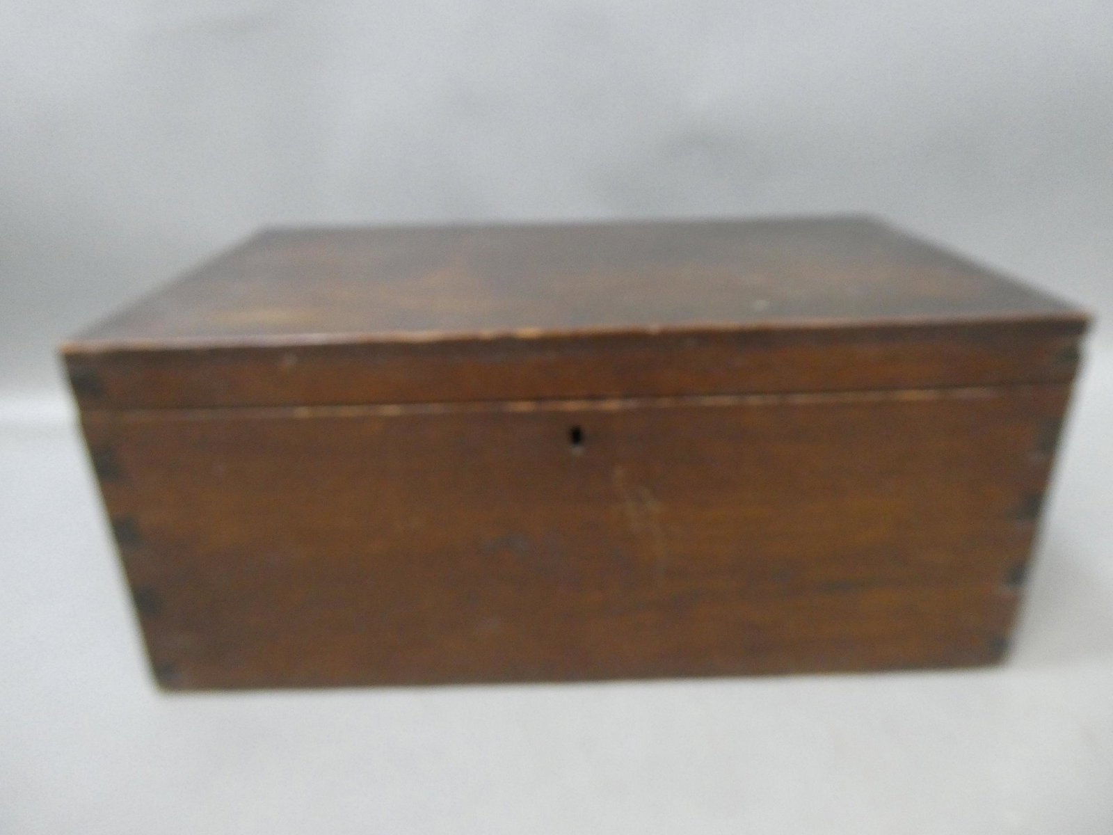 Primitive Antique Wooden Lidded Dovetailed Keepsake Box: Primitive Antique Wooden Lidded Dovetailed Keepsake Box. Measurements in inches: 7 high x 15 x 9 Condition:Normal wear with age, chip on lid on side Shipping:We offer in-house shipping. Item(s) will b