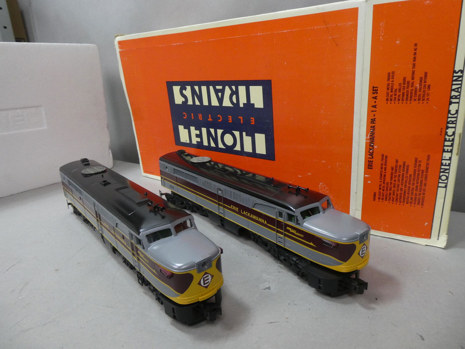 Lionel 6-18116 Erie Lackawanna PA AA Set 858 859 (1 of 9)