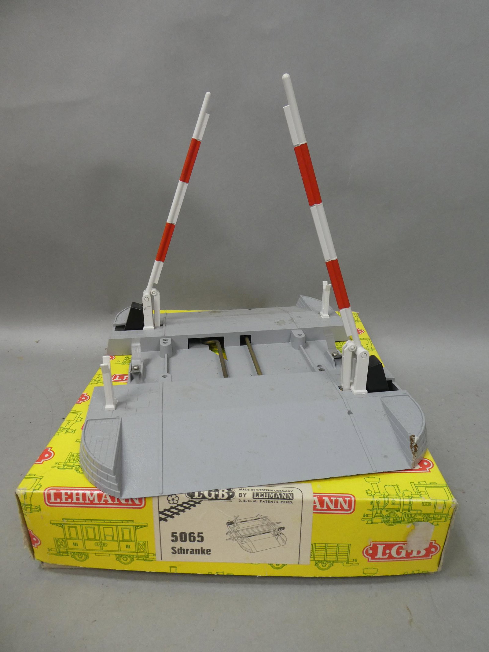 Lehmann LGB G Scale 5065 Grossing Gates in Box: Lehmann LGB G Scale 5065 Grossing Gates in Box. Condition:As found, needs cleaning Shipping:We offer in-house shipping. Item(s) will be packed after invoice is paid and shipping charge will be invoice