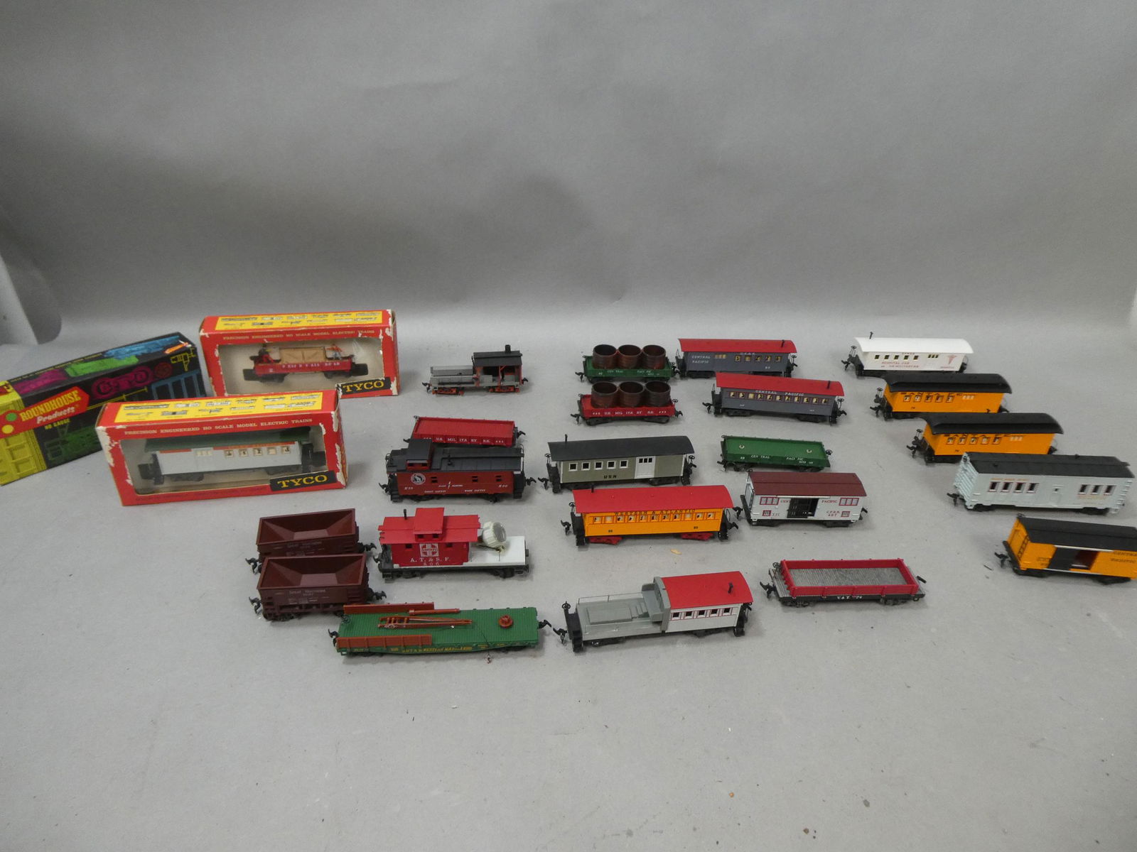 Lot 25 Tyco & More HO Scale Assorted Passenger & Freight Cars (1 of 12)