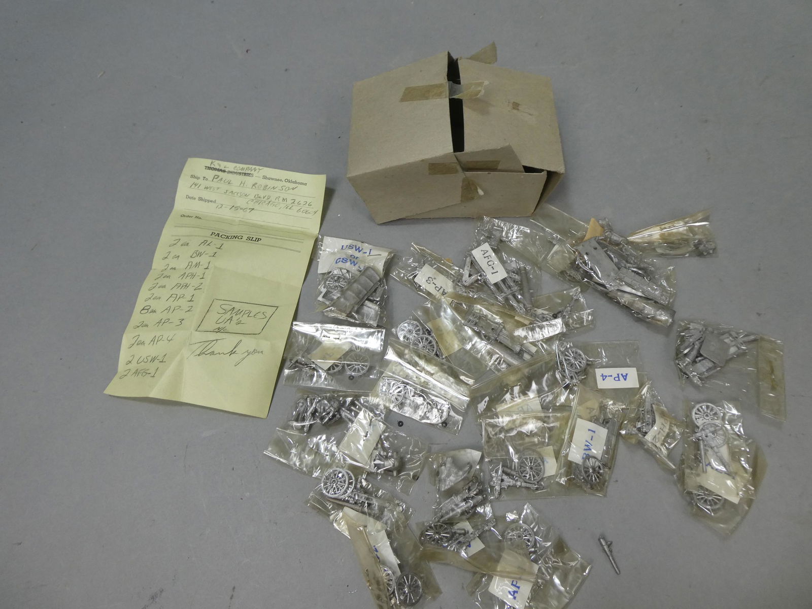 Lot 1967 NOS Western Stagecoach Wagons US Metal Miniatures K&L CO (1 of 8)