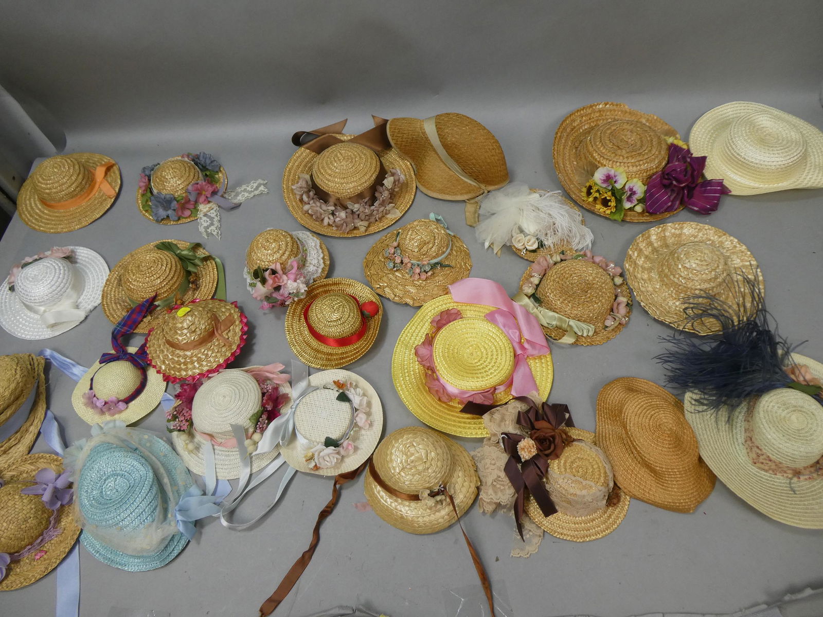 Lot 26 Vintage Assorted Doll Straw Hats (1 of 11)