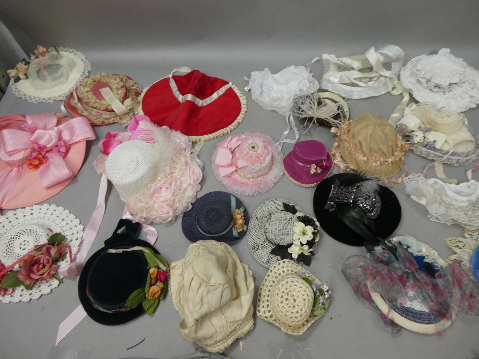 Lot 24 Antique & Vintage Crochet Cloth etc Doll Hats: Lot 24 Antique & Vintage Crochet Cloth etc Doll Hats. Condition:Normal wear and soiling with age and use Shipping:We offer in-house shipping. Item(s) will be packed after invoice is paid and shipping 
