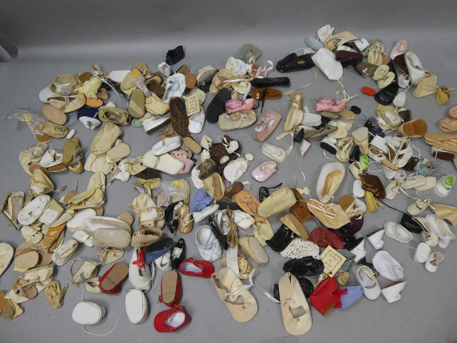 Large Lot Antique & Vintage Assorted Doll Shoes (1 of 18)