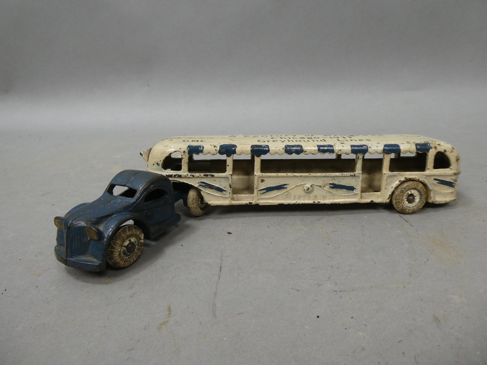 1933 Arcade Century of Progress Cast Iron Greyhound Lines: 1933 Arcade Century of Progress Cast Iron Greyhound Lines. Measurements in inches: 10 long Condition:Missing a tire, other tires are dried , general wear Shipping:We offer in-house shipping. Item(s) w