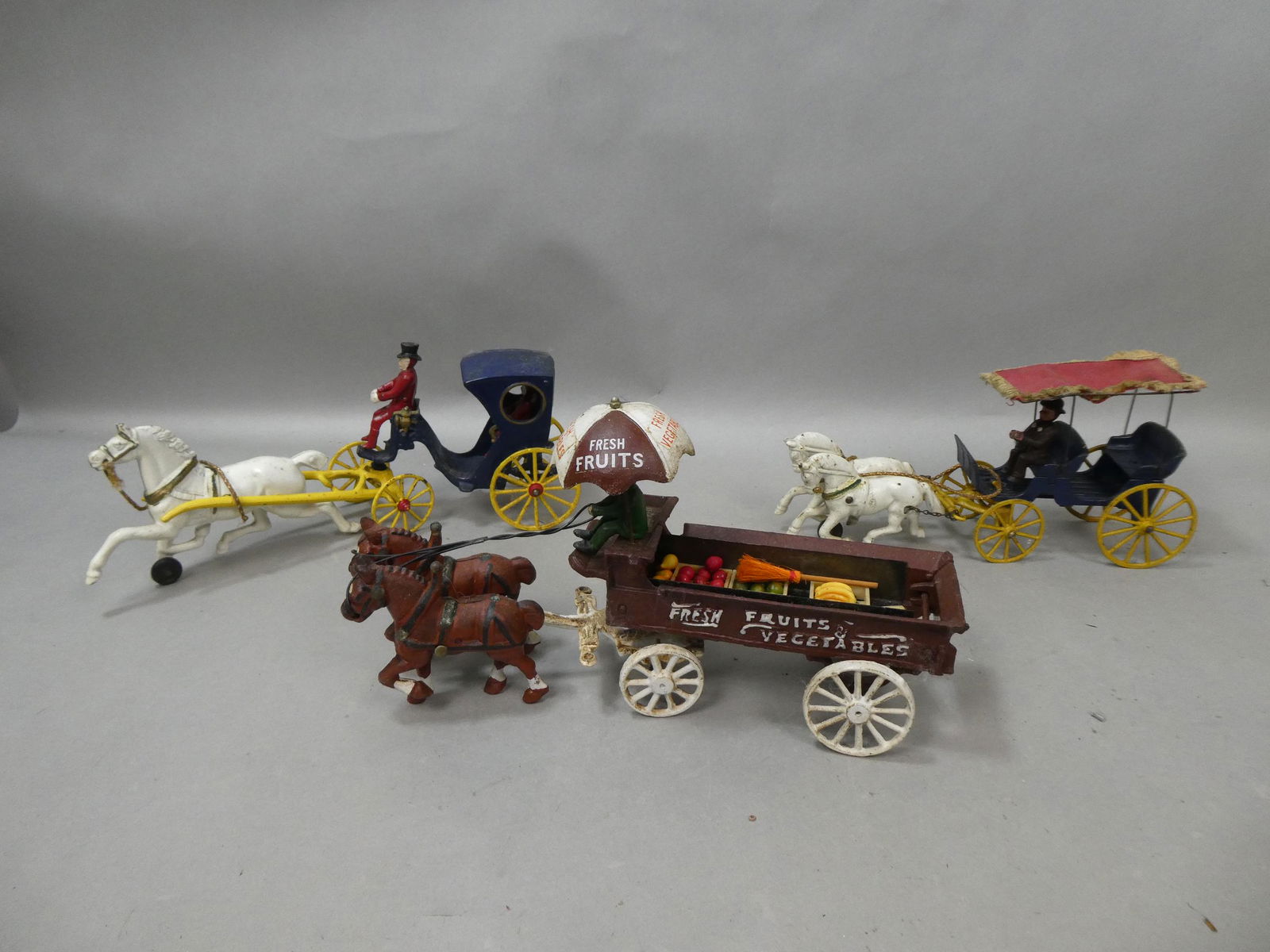 Lot 3 Vintage Hubley Style Cast Iron Horse Drawn Buggy & Wagons (1 of 14)