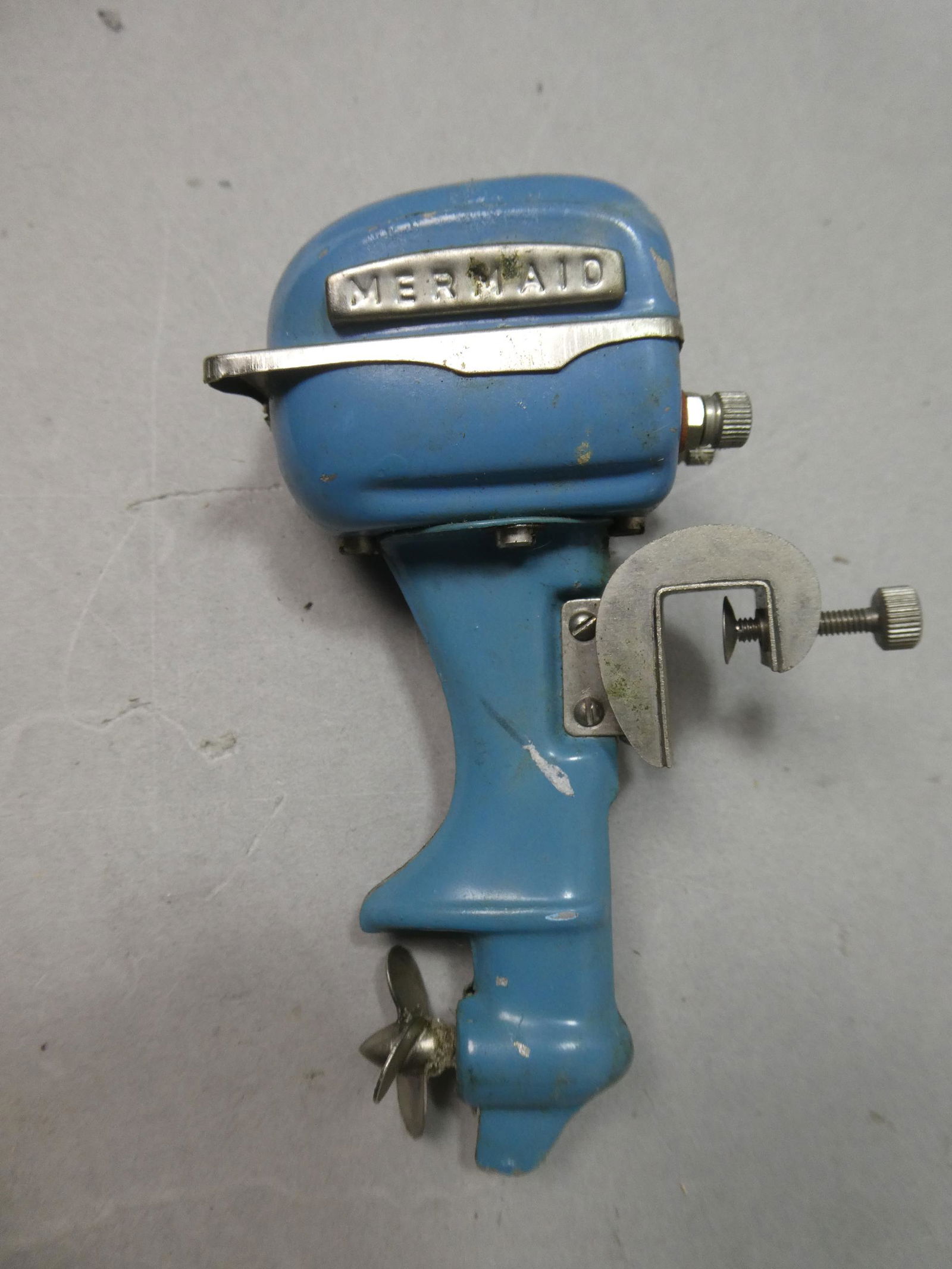 1950's Mermaid Battery Op Model Boat Outboard Motor (1 of 5)