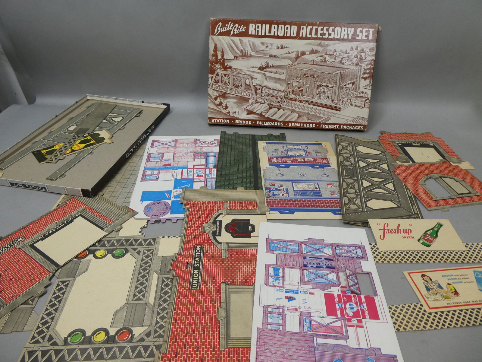 1930's NOS Built-Rite Railroad Accessory Set NO 210 in Box (1 of 9)
