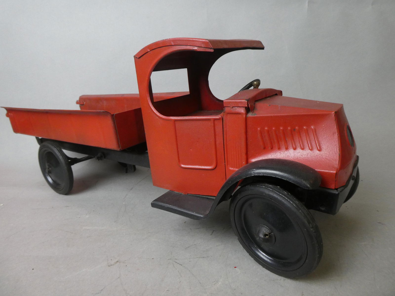 1920's Pressed Steel Steelcraft? Large Dump Truck (1 of 8)