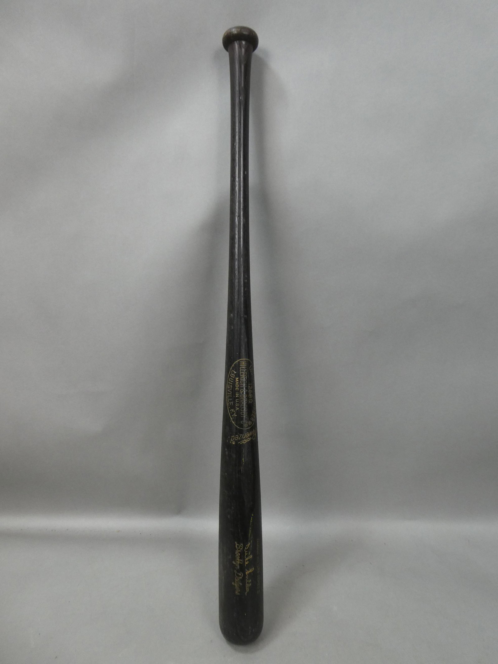 Hillerich & Bradsby Louisville Slugger Famous Hitters Series Duke Snider Brooklyn Dodgers: Hillerich & Bradsby Louisville Slugger Famous Hitters Series Duke Snider Brooklyn Dodgers. Condition:Needs a good cleaning Shipping:We offer in-house shipping. Item(s) will be packed after invoice is 