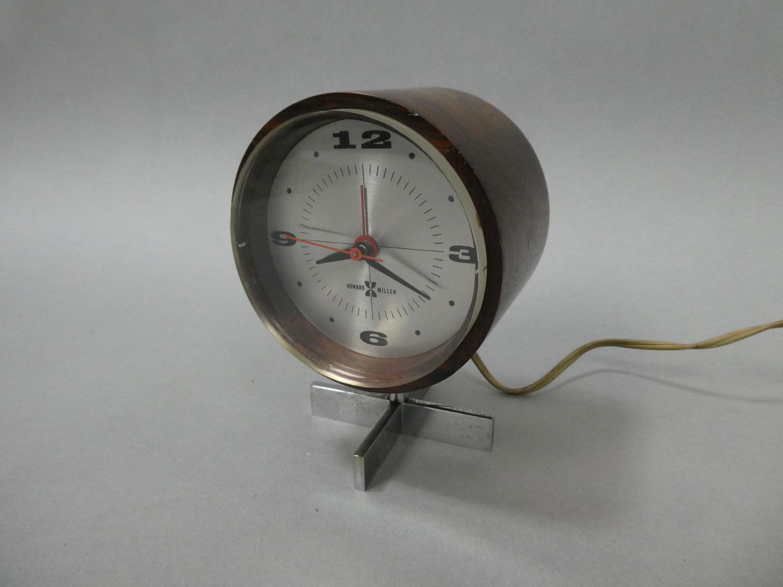 1963 Howard Miller Mid-Century Walnut Case & Chrome Alarm Table Clock (1 of 9)