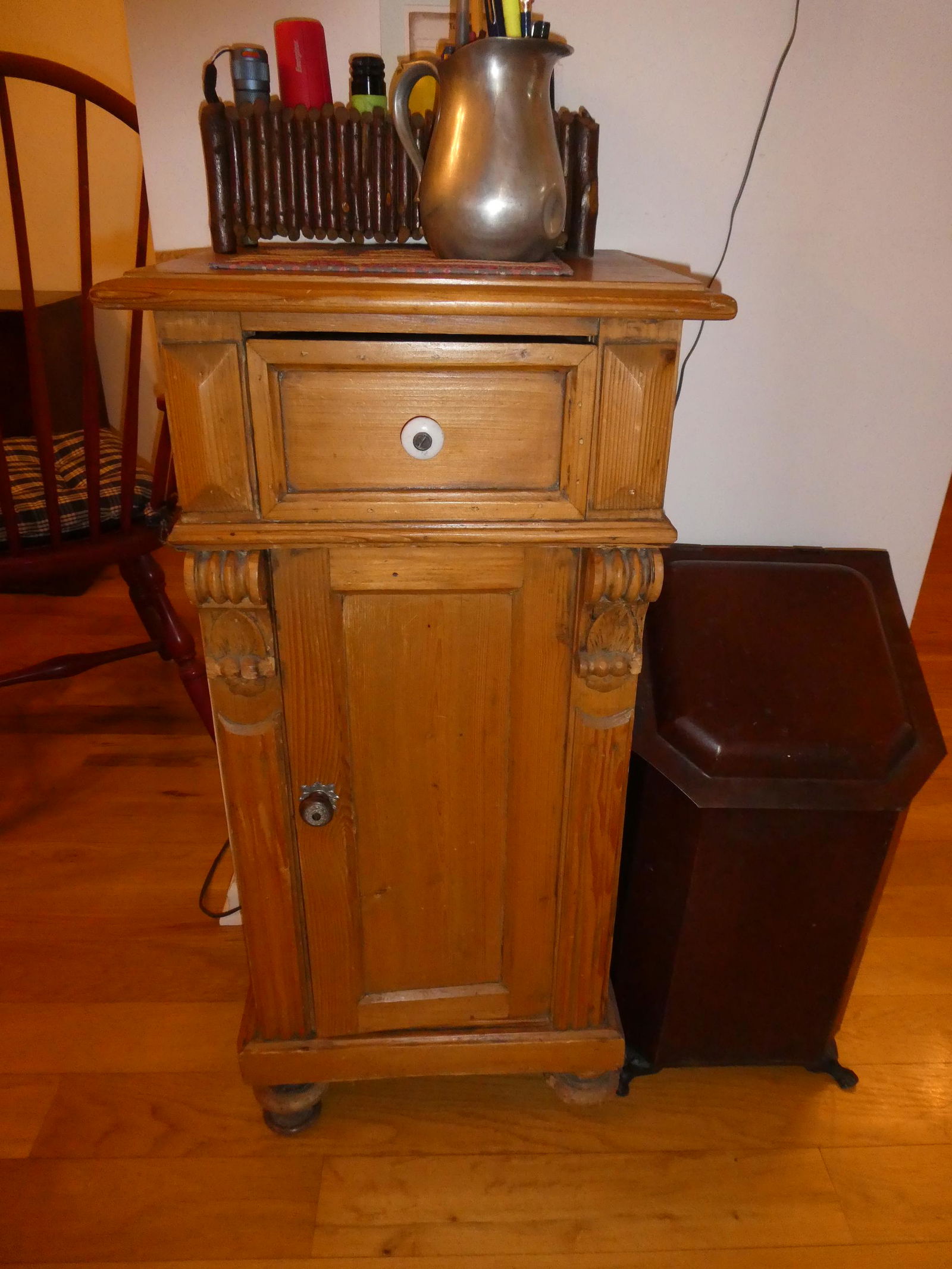 Vintage Country Primitive Pine Telephone Table (16348) on Jan 29, 2023