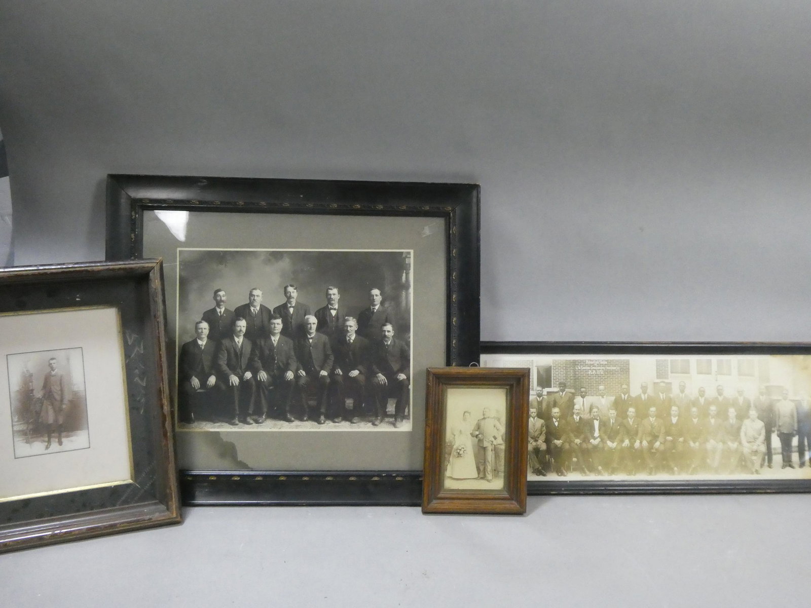 Lot 4 Antique Framed Photographs of People Class Photo Wedding etc: Lot 4 Antique Framed Photographs of People Class Photo Wedding etc. Measurements in inches: 9 x 6 to 19 x 17 Condition:As found, sold as is Shipping:We offer in-house shipping. Item(s) will be packed 