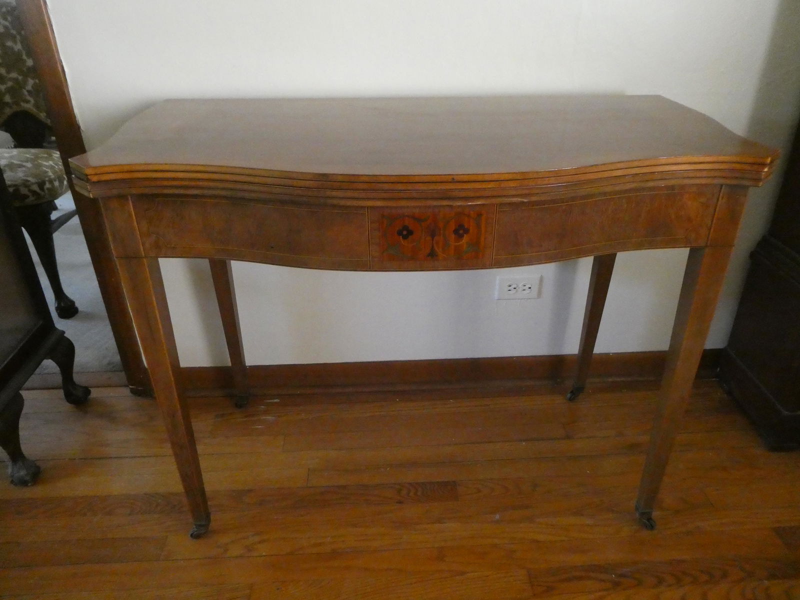 1930's Extensole Mahogany Side Dining Table: 1930's Extensole Mahogany Side Dining Table, center leg drops and opens up for leaves. No leaves included. From a private estate in Waukegan, IL buyer to arrange pick up or shipping.. Measurements in