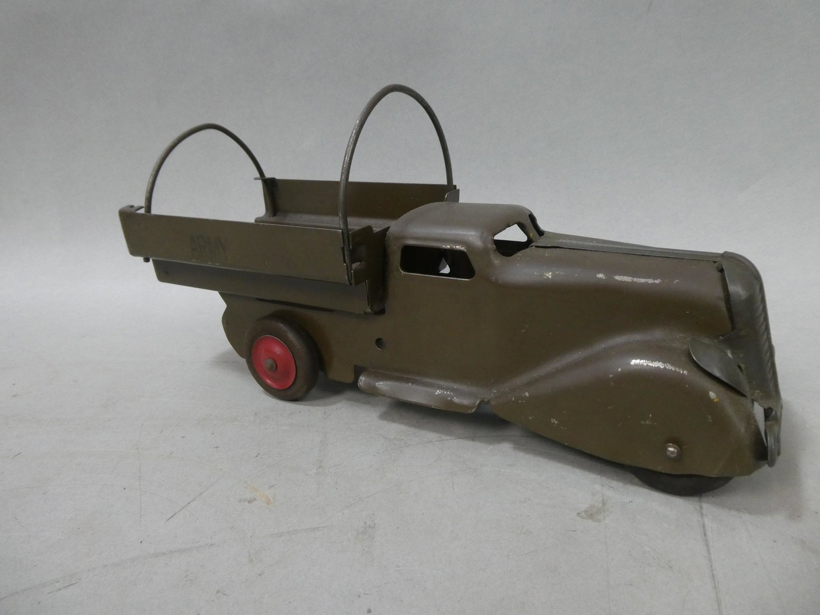 c1930's Marx Pressed Steel Army Canopy Truck: c1930's Marx Pressed Steel Army Canopy Truck. Measurements in inches: 11 long Condition:Has wear and scratches with age and use Shipping:We offer in-house shipping. Item(s) will be packed after invoic