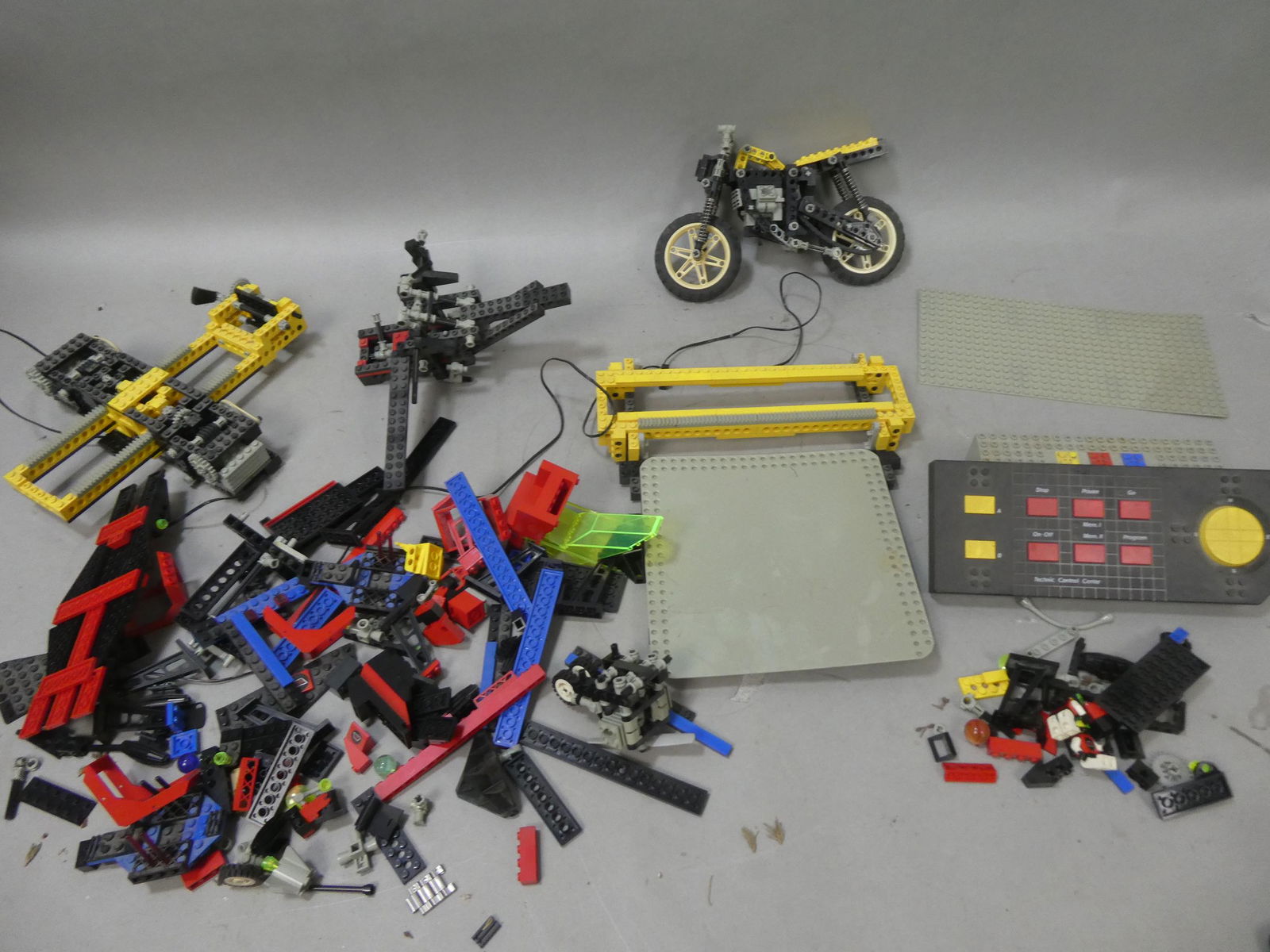 Lot Vintage Lego Parts Technic Control Center etc (1 of 9)