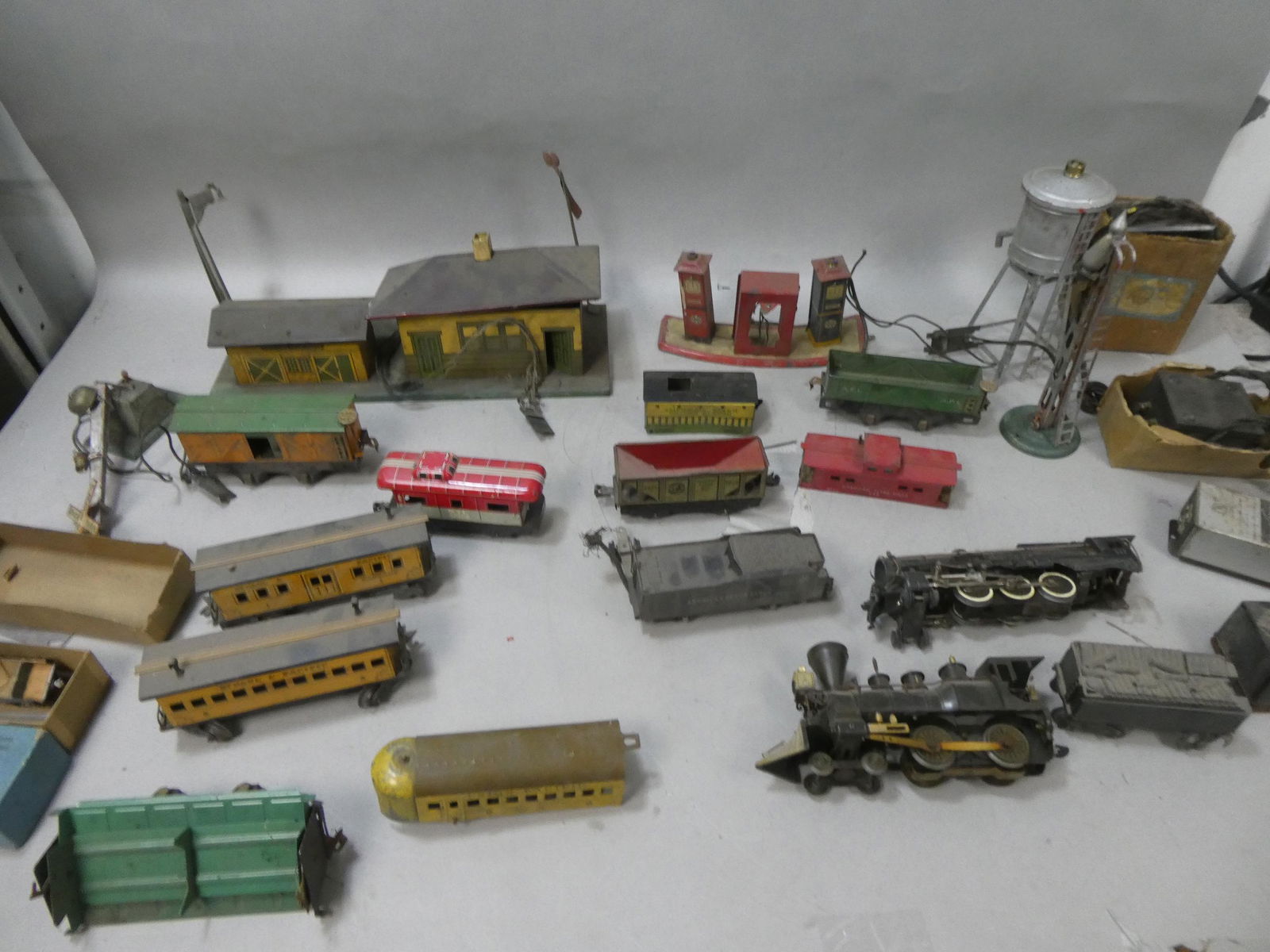 Large Lot Vintage American Flyer & Marx Train Cars & Accessories Loco 312 etc (1 of 13)