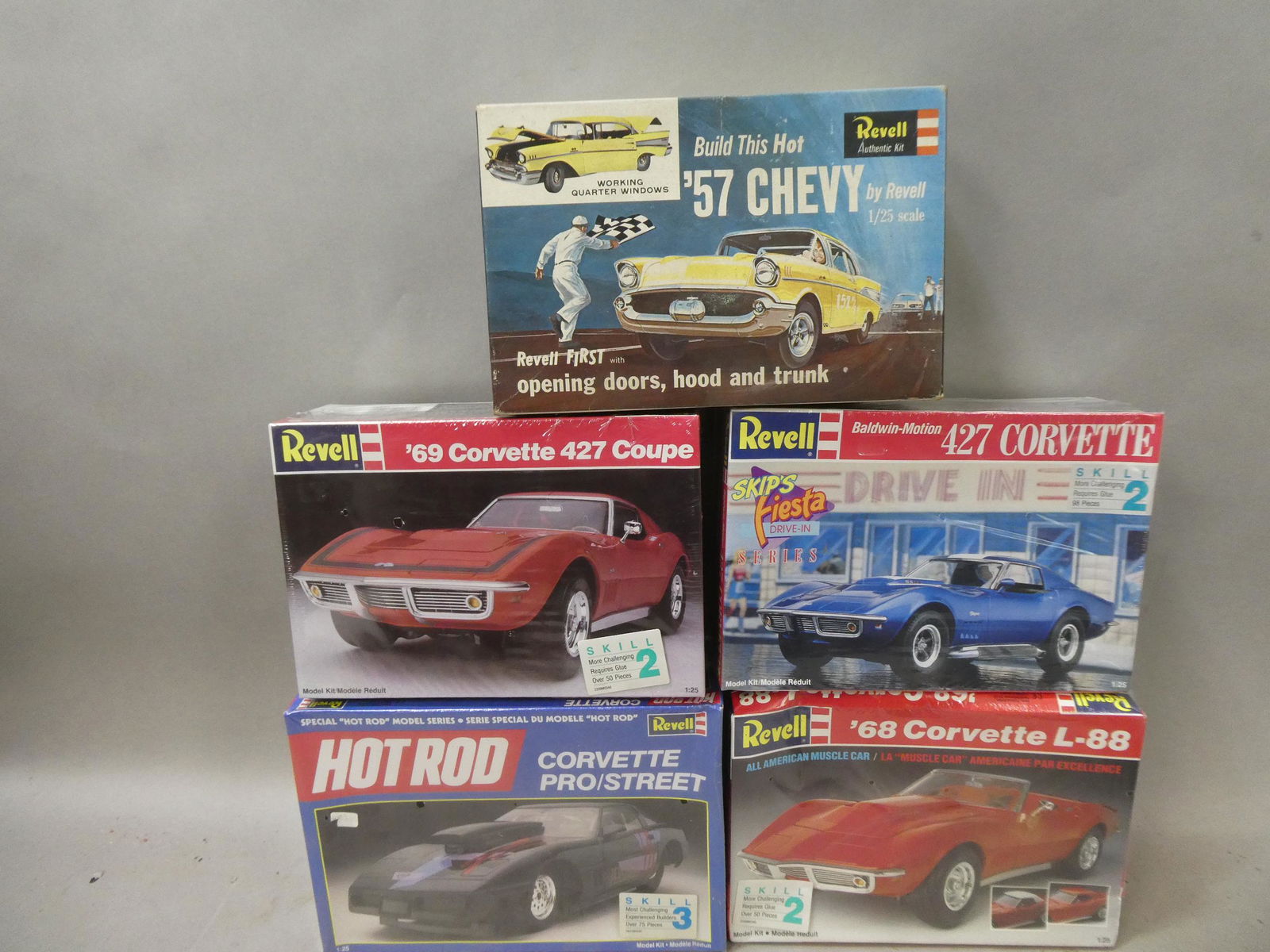 Lot 5 Vintage Revell Corvette Model Kits & a 57 Chevy (1 of 6)