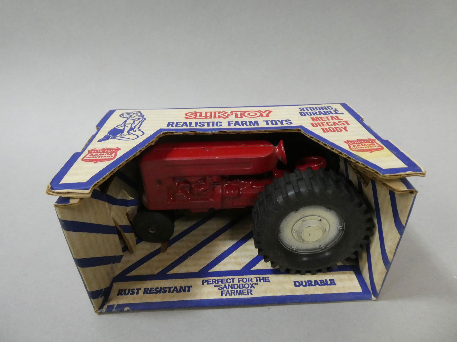 Vintage Silk-Toy Oliver NOS Red Farm Tractor 9847 in Box (1 of 7)