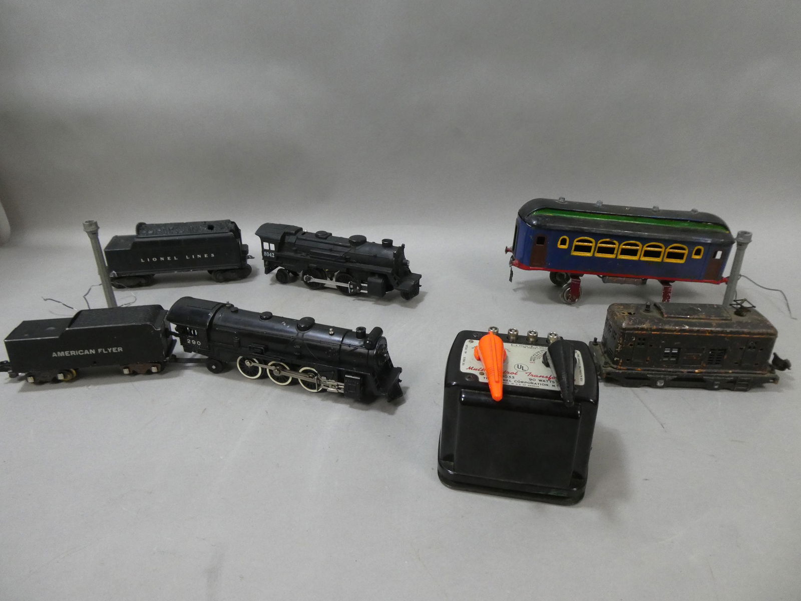 Lot 9 Assorted Old Train Lionel 8042 American Flyer 290 Bing etc (1 of 7)