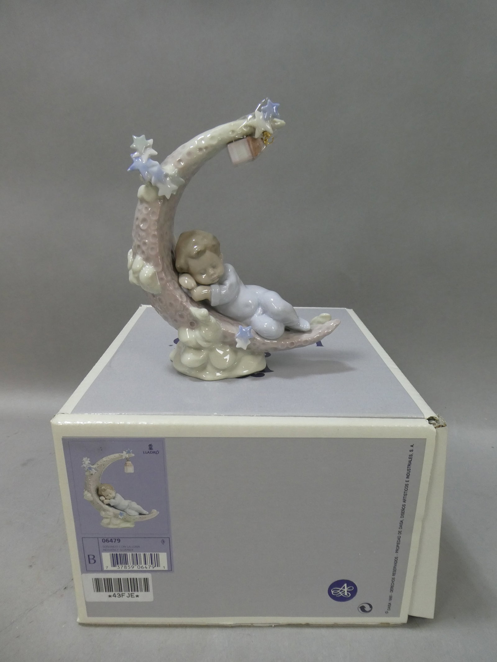Lladro 6479 Heavenly Slumber Baby Sleeping on Moon in Box: Lladro 6479 Heavenly Slumber Baby Sleeping on Moon in Box. Measurements in inches: 7 high Condition:Good with no chips, cracks or repairs Shipping:We offer in-house shipping. Item(s) will be packed af