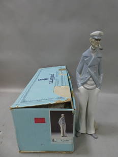 Lladro 4621 Sea Captain Figurine in Early Box: Lladro 4621 Sea Captain Figurine in Early Box. Measurements in inches: 15 high Condition:Good with no chips, cracks or repairs Shipping:We offer in-house shipping. Item(s) will be packed after invoice