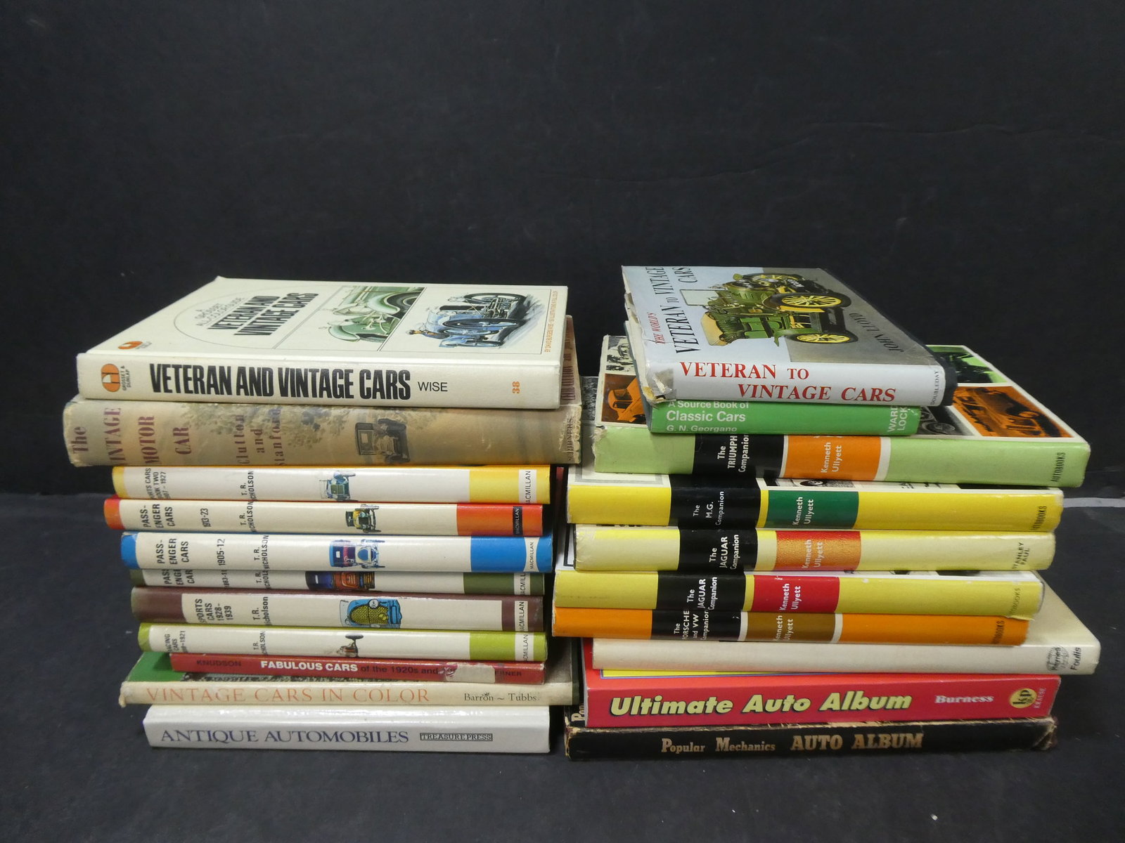Lot 21 Vintage Assorted Car Automobile Books (1 of 8)