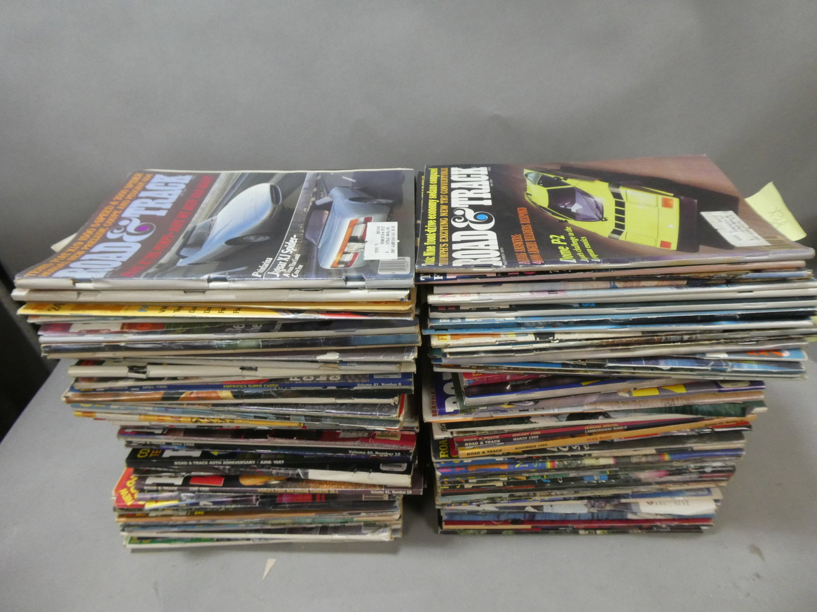 Lot Around 110 1970-80's Road & Track Magazines (1 of 5)