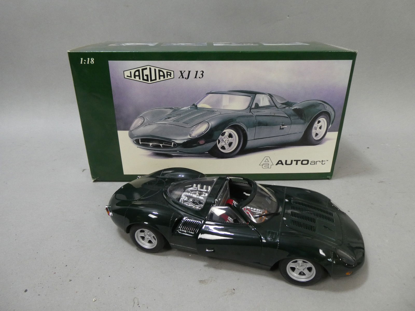 ミニカー JAGUAR  XJ13  1/18  Model Car 1/18 Jaguar XJ13 Spider 1966 Classic (Green) Resin Model Car