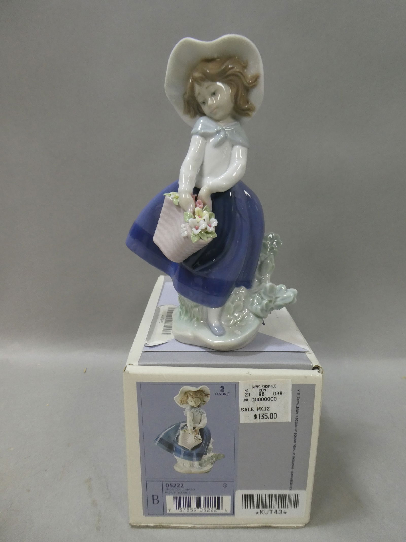 Lladro 5222 Pretty Pickings Figurine in Box Girl w/ Flowers (1 of 7)