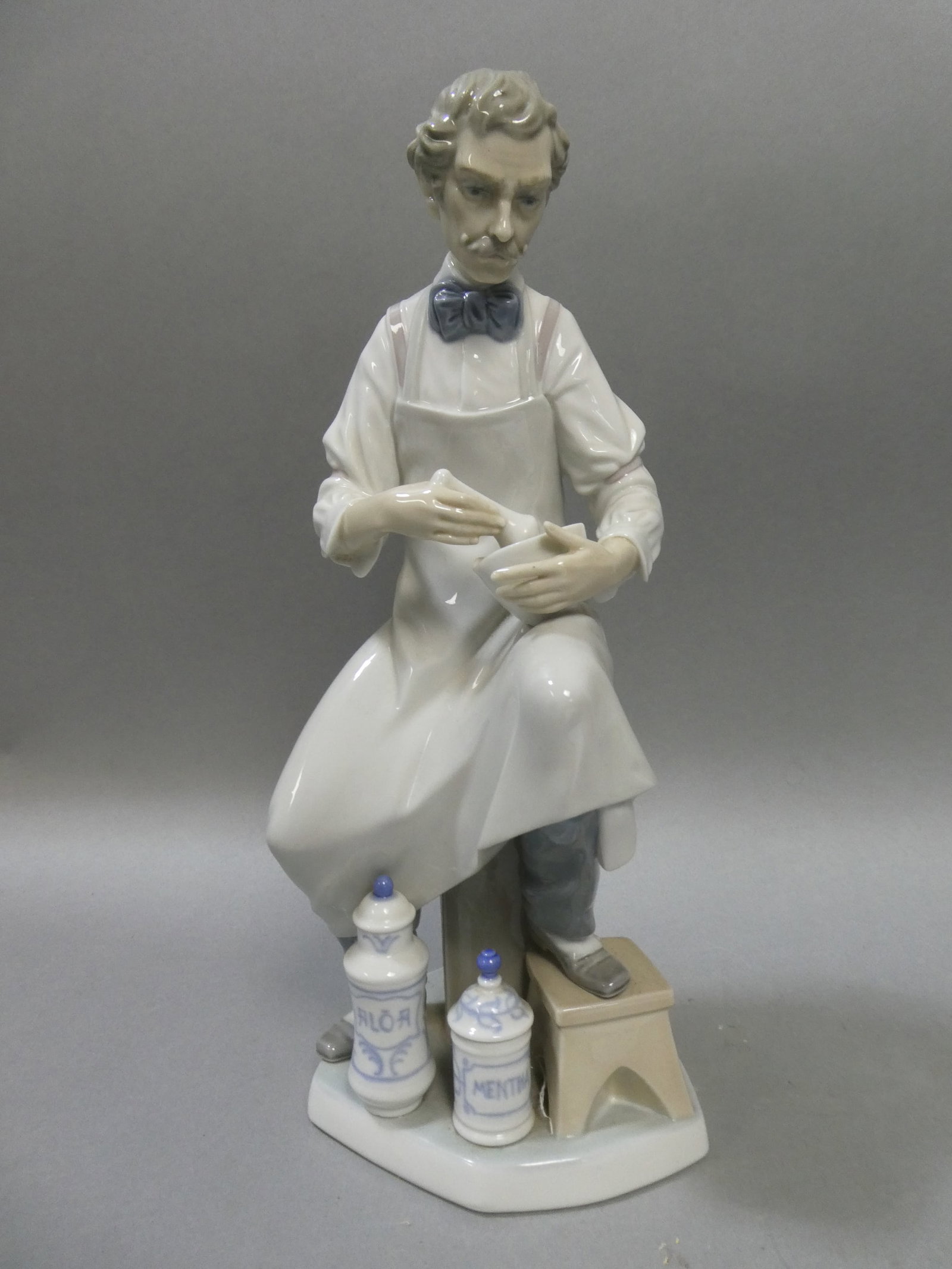 Lladro Spain Porcelain Figurine #4844 The Pharmacist 1981: Lladro Spain Porcelain Figurine #4844 The Pharmacist 1981. Measurements in inches: 12 1/2 high Condition:Good with no chips, cracks or repairs Shipping:We offer in-house shipping. Item(s) will be pack