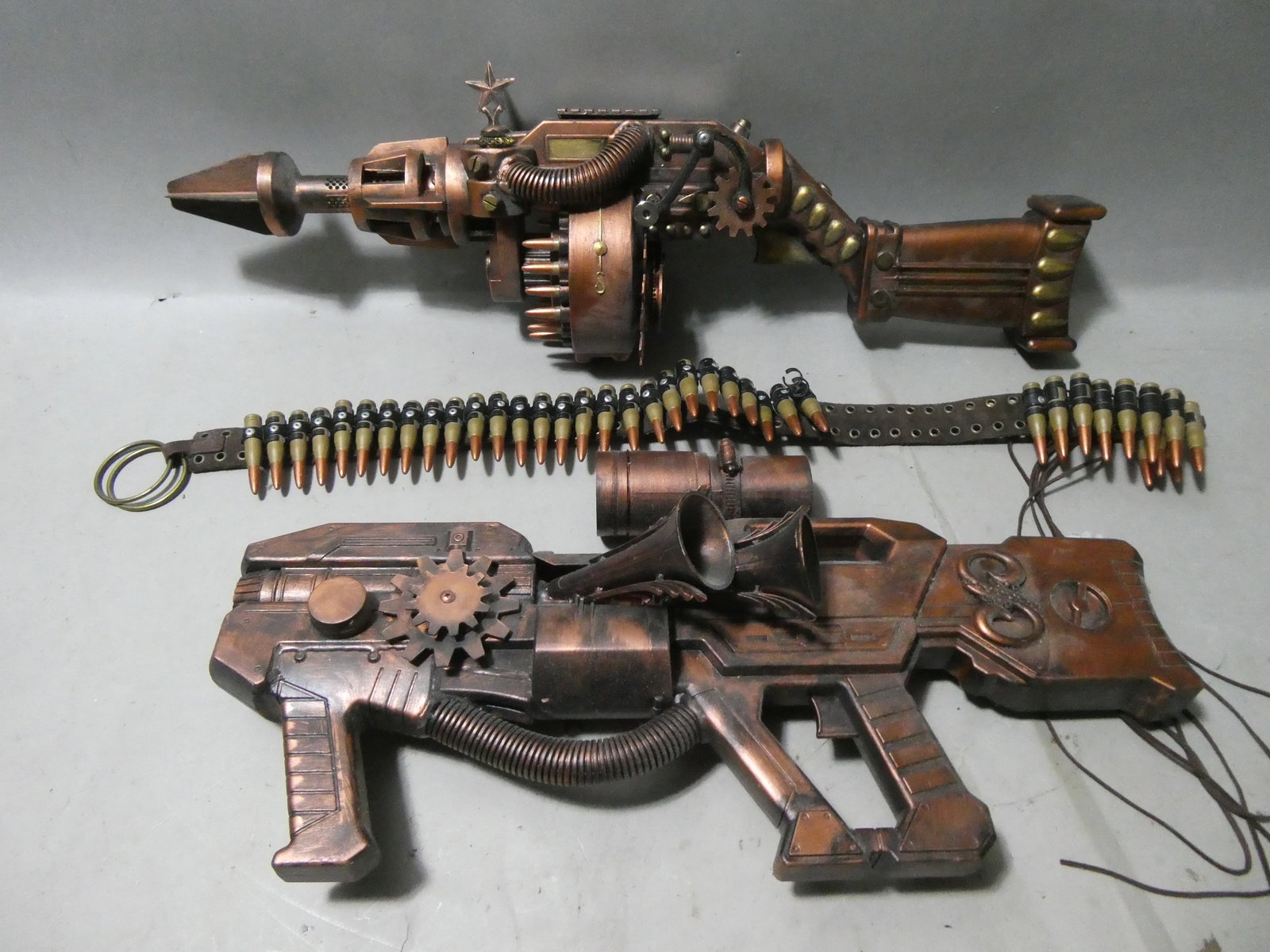 Pair Vintage B-Movie Handmade Custom Prop Futurist Sci Fi Guns: Pair Vintage B-Movie Handmade Custom Prop Futurist Sci Fi Guns with extra ammo belt. Measurements in inches: 23 and 29 long Condition:Two "horns" need to be reglued on one gun Shipping:We offer in-hou