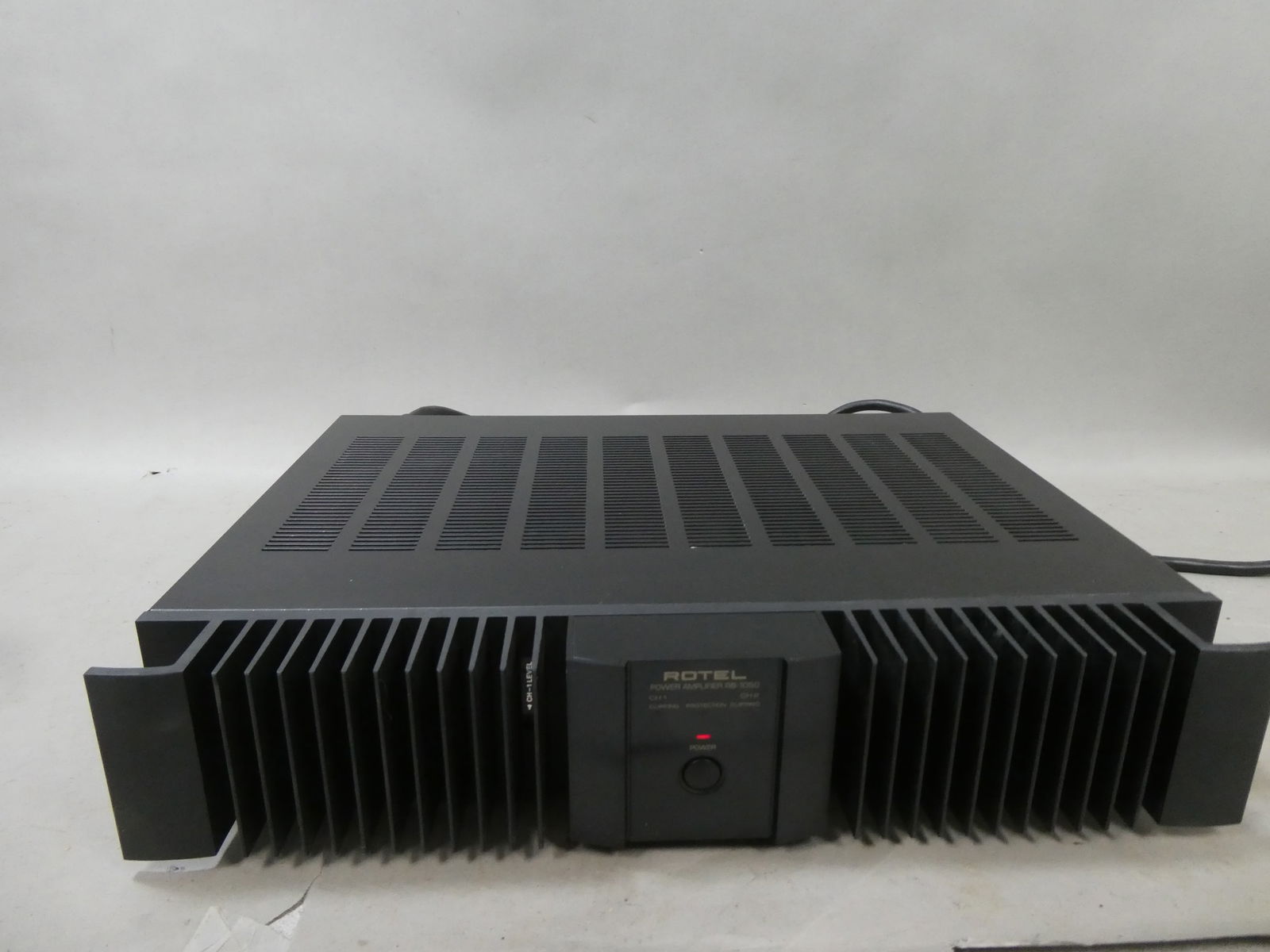 Rotel Power Amp Amplifier Model RB-1050 250 W (1 of 9)