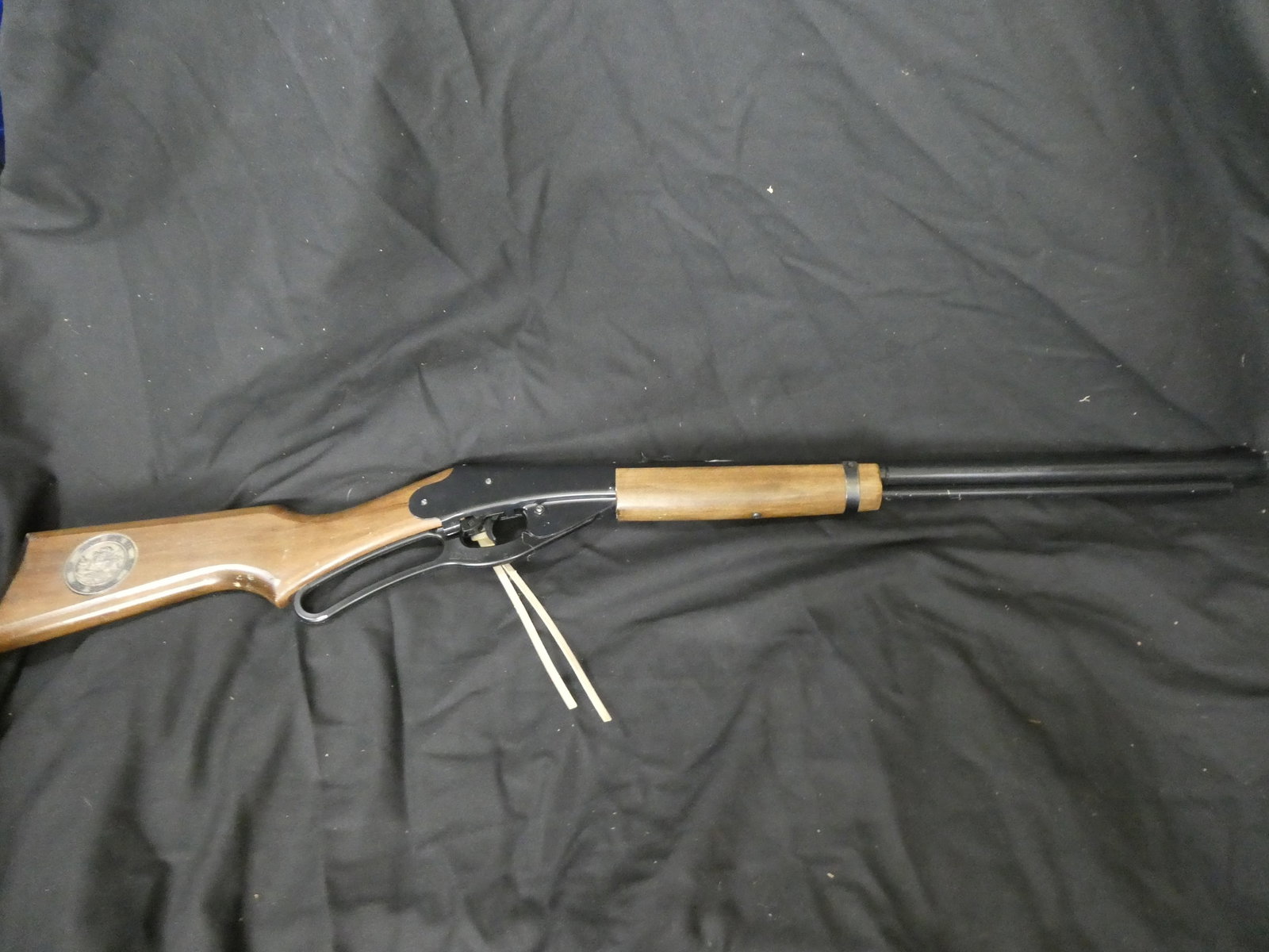 1960's Daisy Red Ryder Model 1938B BB Gun Rifle: 1960's Daisy Red Ryder Model 1938B BB Gun Rifle. Measurements in inches: 36 long Condition:Working condition metal and wood have some dings and scratches Shipping:We offer in-house shipping. Item(s) w