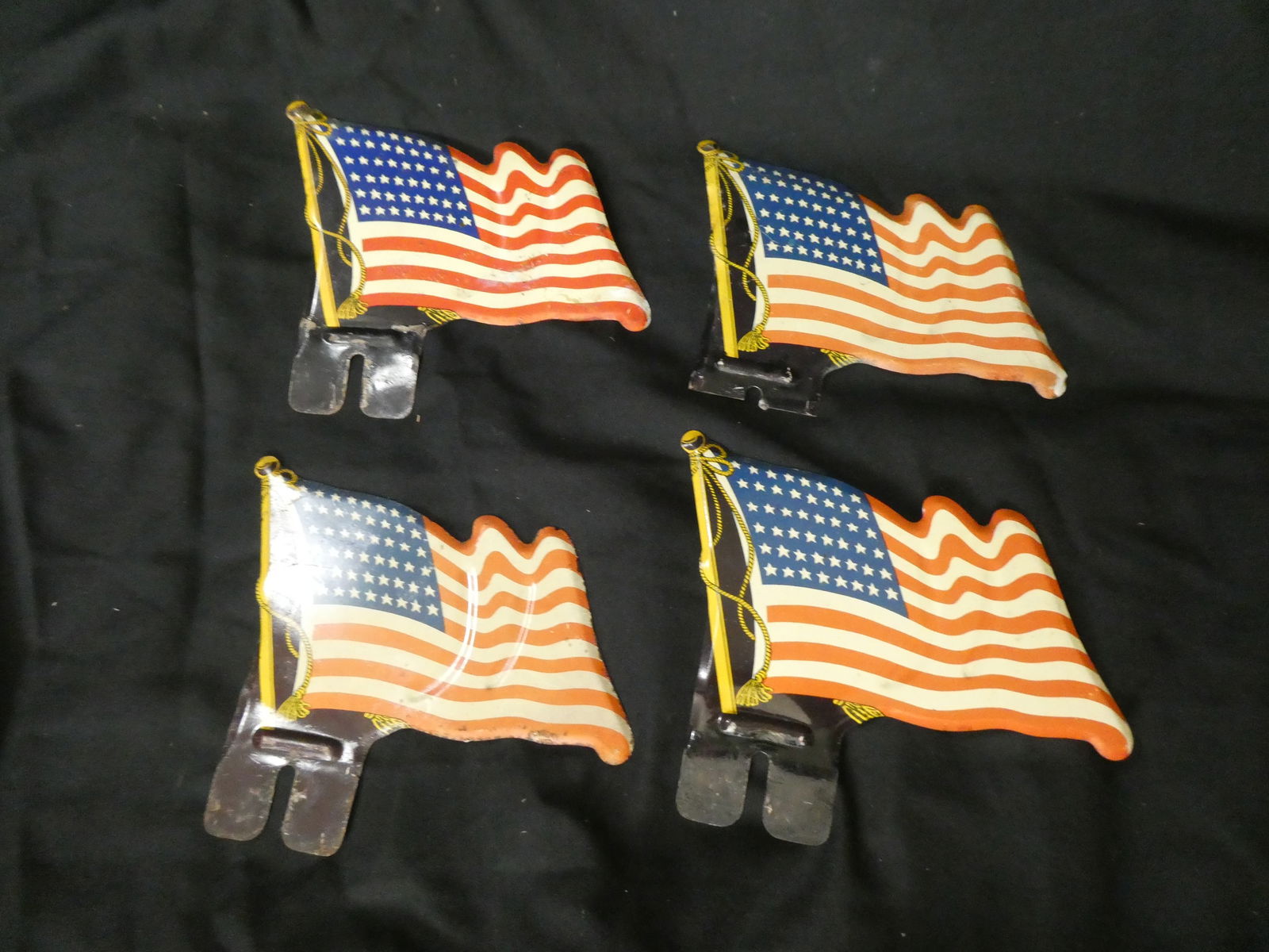 Lot 4 Vintage American Flag Tin Litho Metal License Plate Toppers (1 of 6)