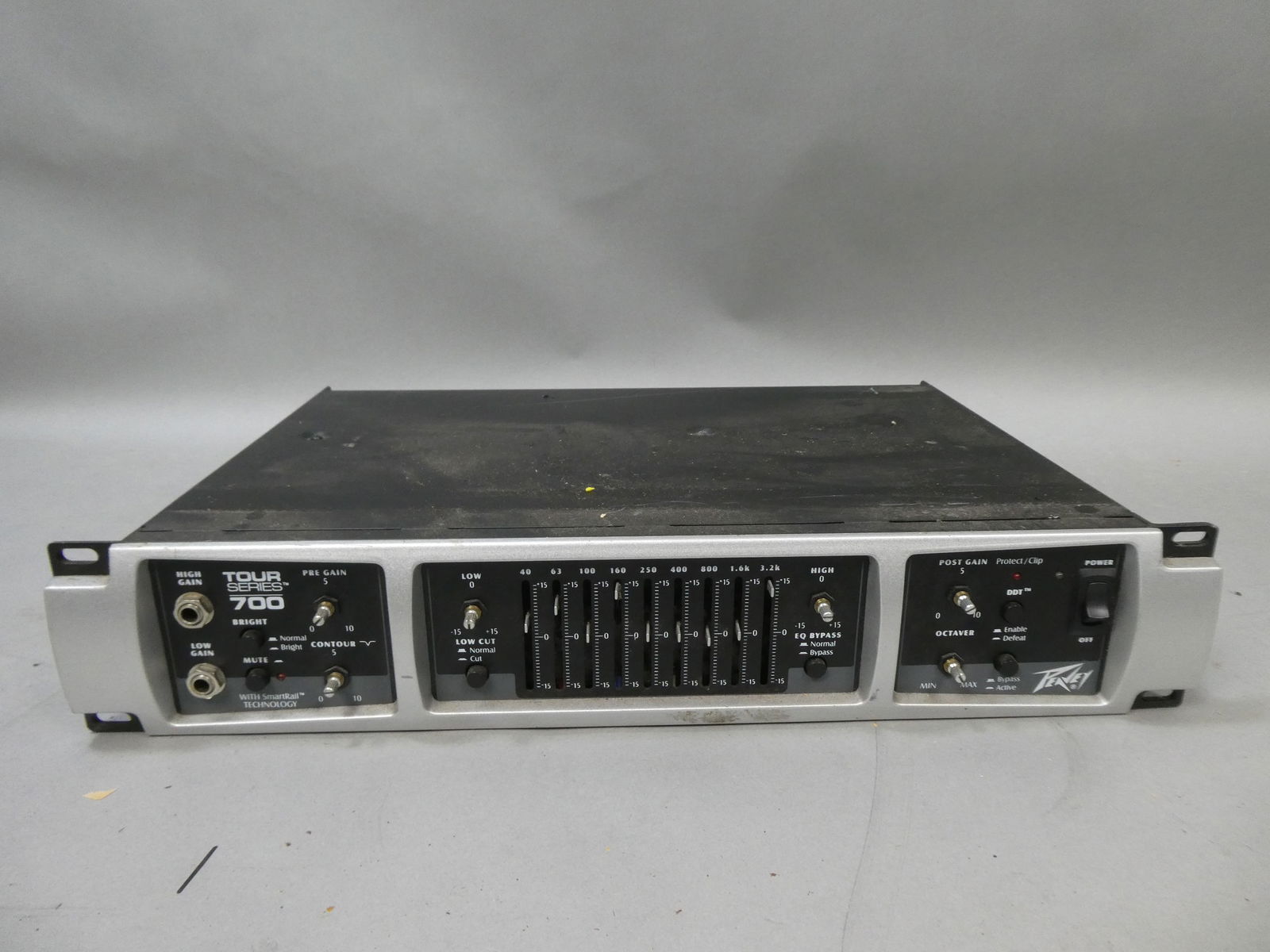 Peavey Tour Series 700 Bass Guitar Rackmount Amp (1 of 7)