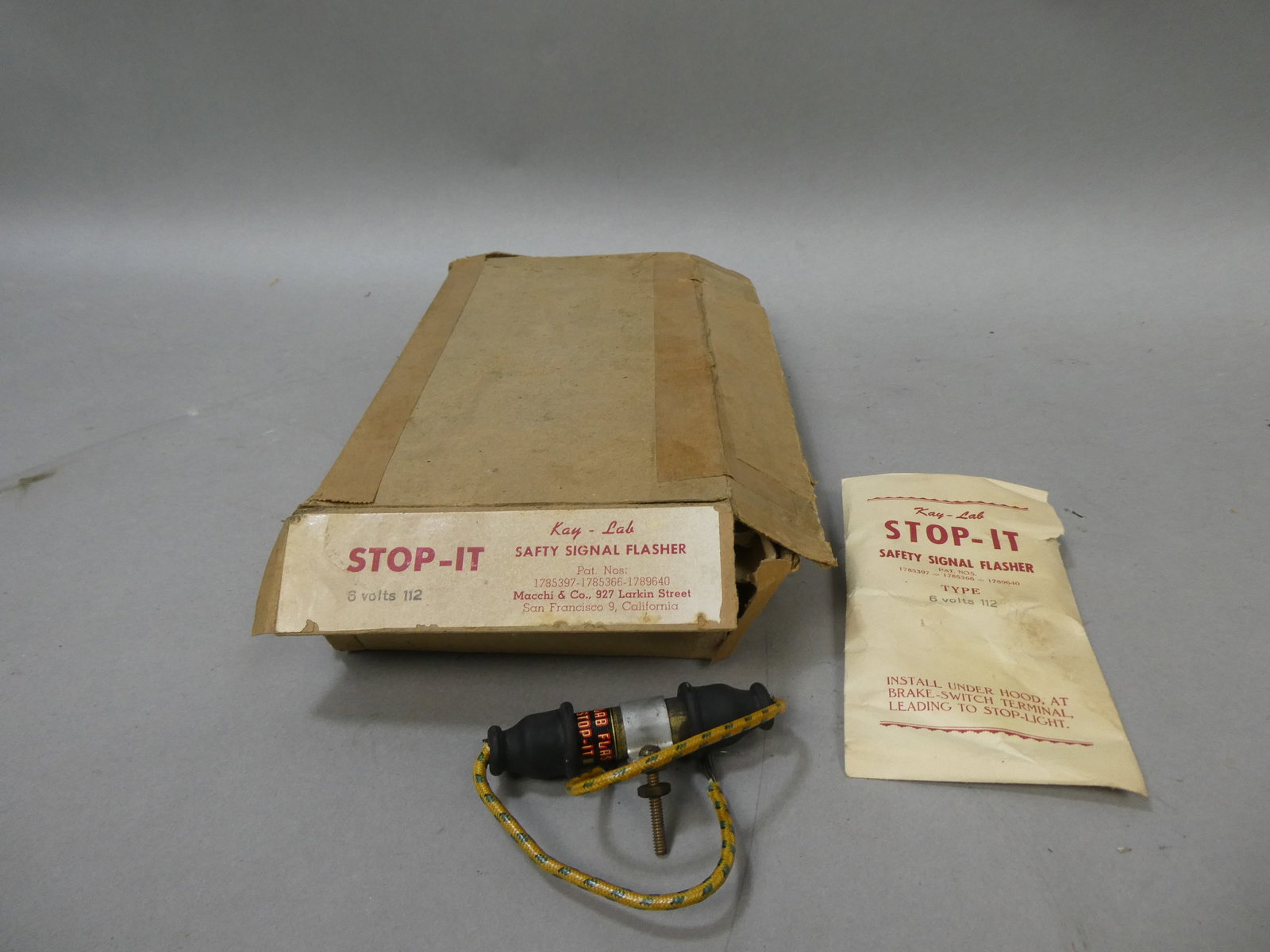 c1920's Kay-Lab Stop-It! Safety Signal Flasher Slot 10 New in Box: c1920's Kay-Lab Stop-It! Safety Signal Flasher Slot 10 New in Box. Condition:Outer box has wear and tear Shipping:We offer in-house shipping. Item(s) will be packed after invoice is paid and shipping 