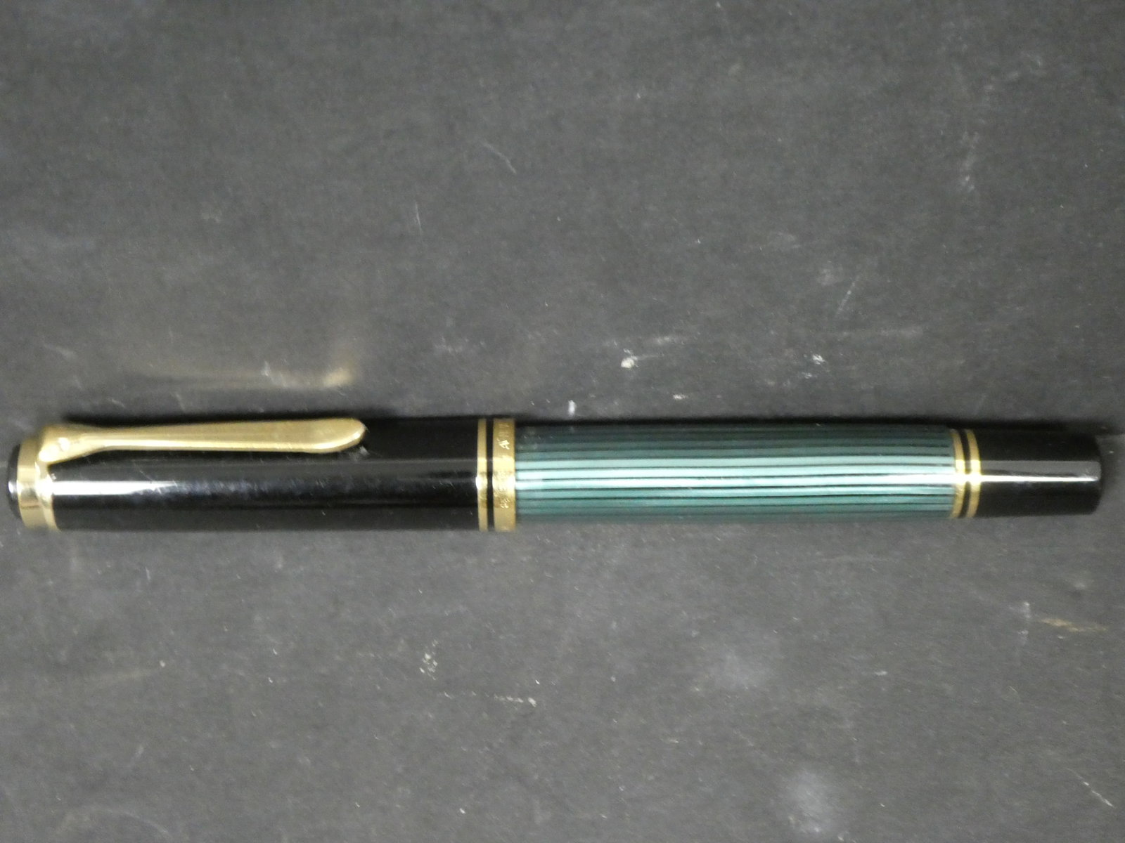Pelikan Souveran Roller Green Striped Ball Pen: Pelikan Souveran Roller Green Striped Ball Pen. Measurements in inches: 5 1/2 long Condition:Looks little if ever used Shipping:We offer in-house shipping. Item(s) will be packed after invoice is paid