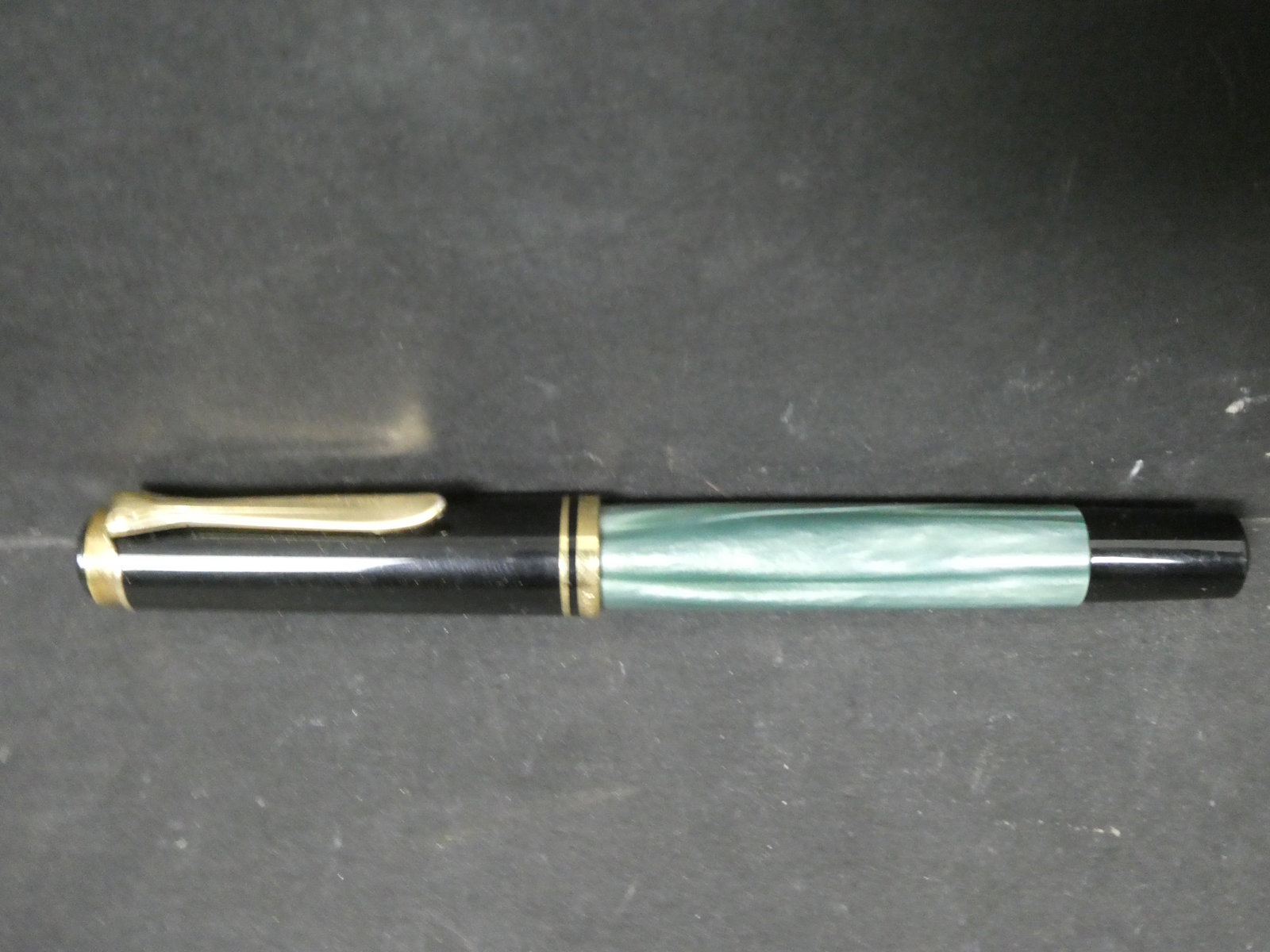 Pelikan Souveran Roller Roller Ball Pen: Pelikan Sv Roller Roller Ball Pen. Measurements in inches: 5 long Condition:Looks little if ever used Shipping:We offer in-house shipping. Item(s) will be packed after invoice is paid and shipping cha