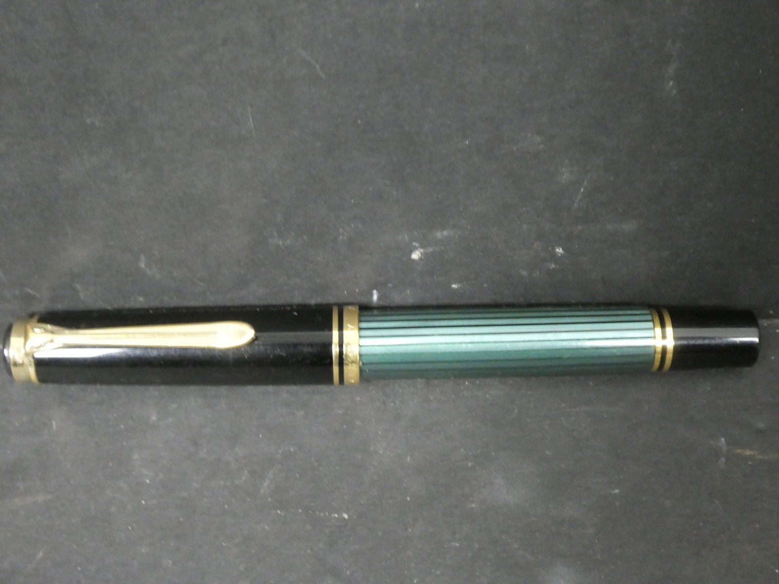 Pelikan Souveran Roller Green Striped Ball Pen: Pelikan Souveran Roller Green Striped Ball Pen. Measurements in inches: 5 1/4 long Condition:Looks little if ever used Shipping:We offer in-house shipping. Item(s) will be packed after invoice is paid