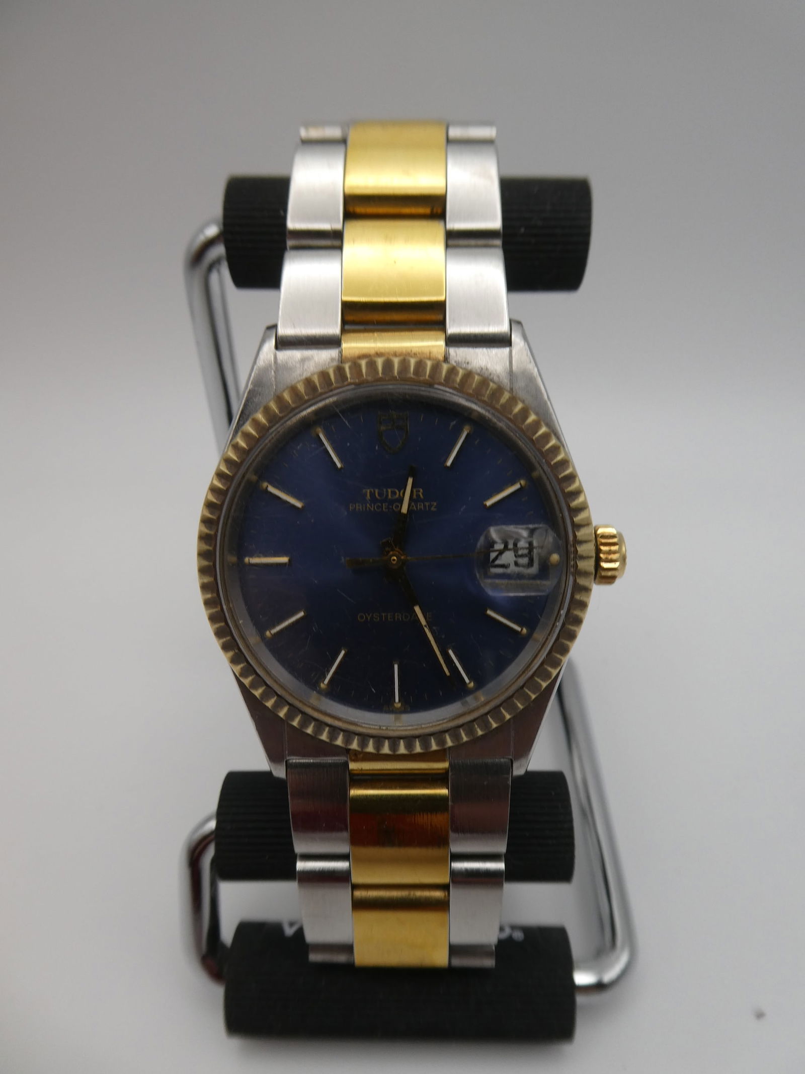 Tudor Oyster Date Price Quartz Wristwatch (1 of 7)