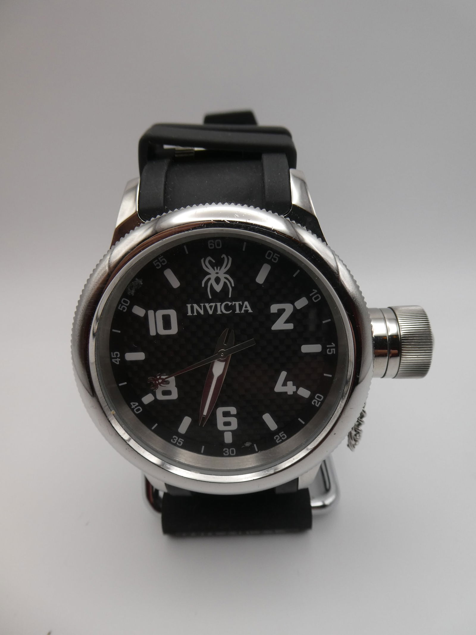 Invicta Spiderman Quartz Wristwatch: Invicta Spiderman Quartz Wristwatch. Condition:Does not run Shipping:We offer in-house shipping. Item(s) will be packed after invoice is paid and shipping charge will be invoiced separately. Buyers ar