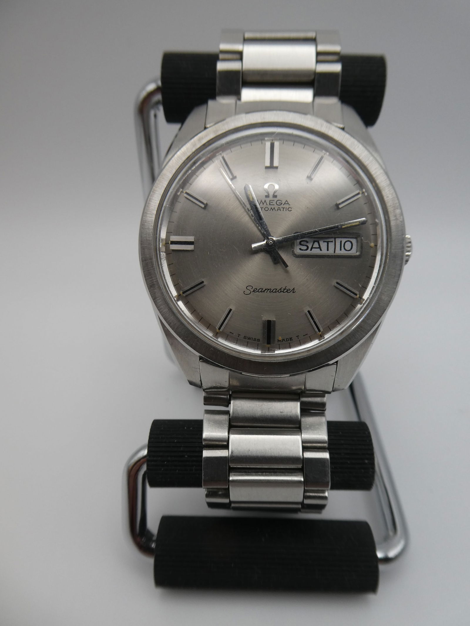 Omega Seamaster Automatic Silver Tone Day & Date Wristwatch (1 of 7)