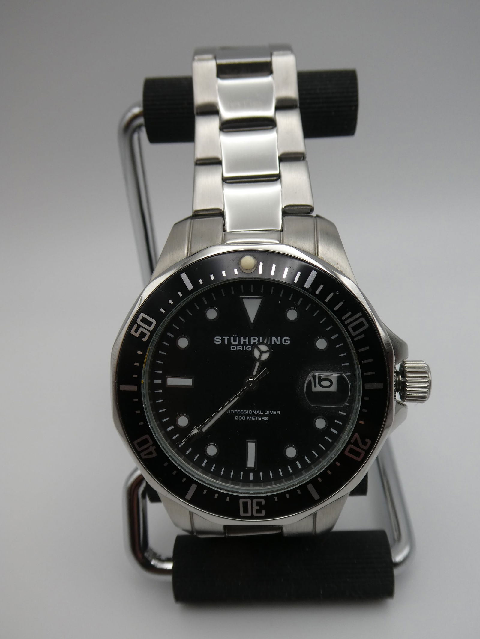 Stuhrling Professional Diver 200m Water Resistant Wristwatch (1 of 7)