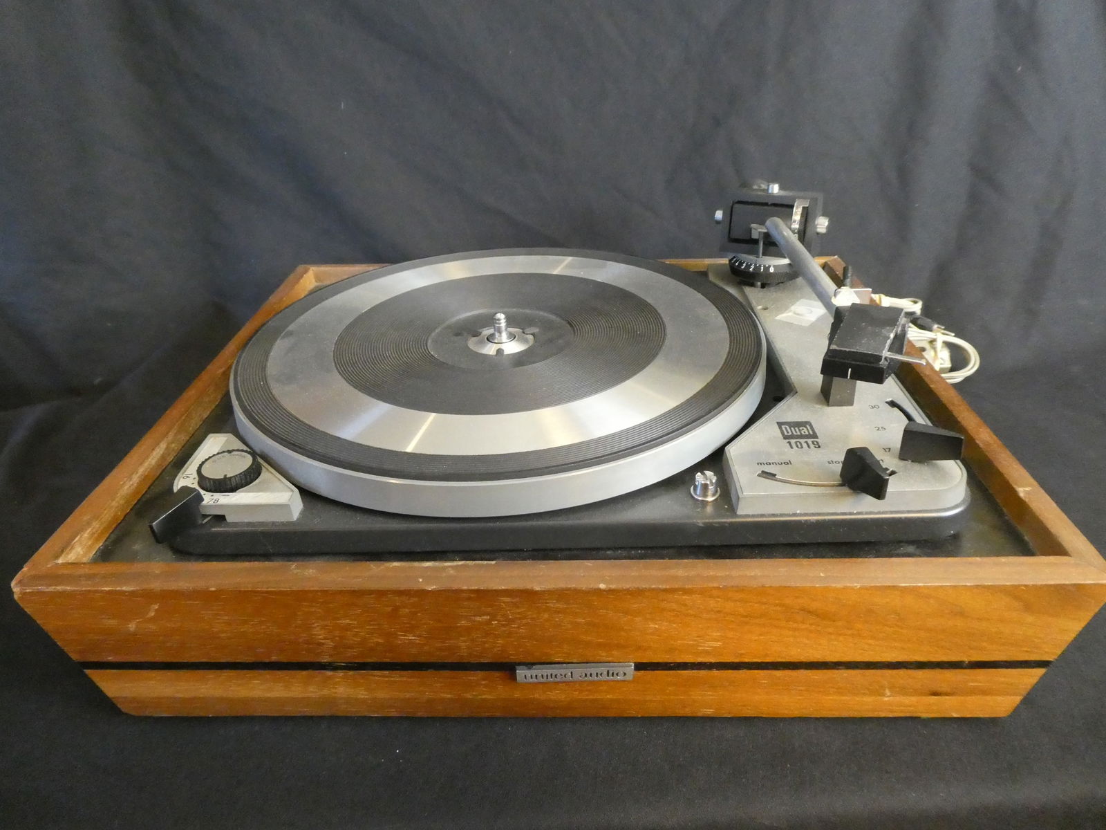 Vintage Dual 1019 4 Speed Turntable Record Player (1 of 10)